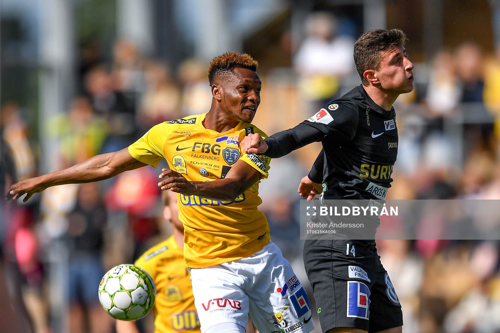 Falkenbergs Enock Kwakwa och Syrianskas Aziz Ada