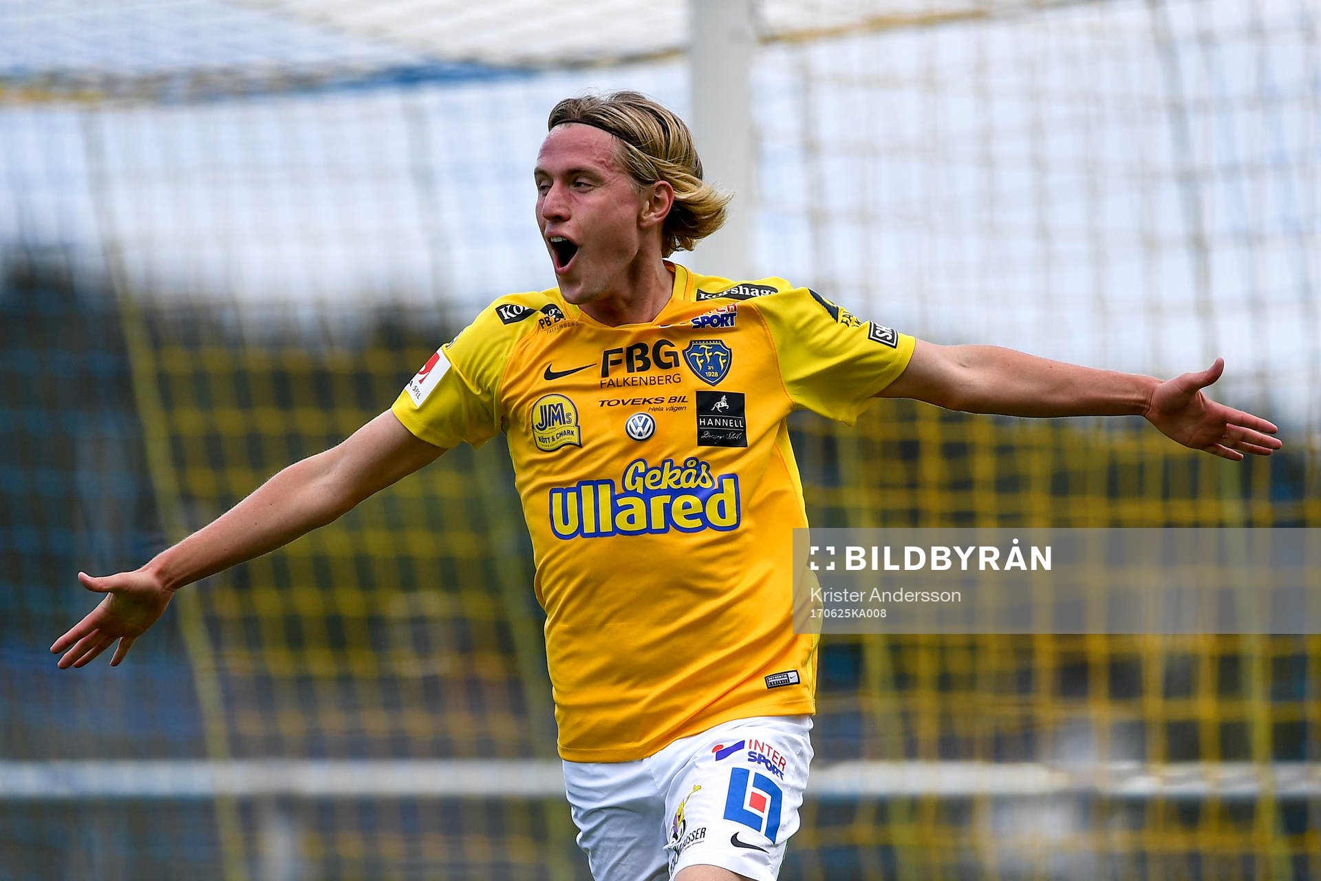 Falkenbergs Viktor Götesson jublar efter 1-0 under fotbollsmatchen i Superettan mellan Falkenberg och Syrianska den 25 juni 2017 i Falkenberg.