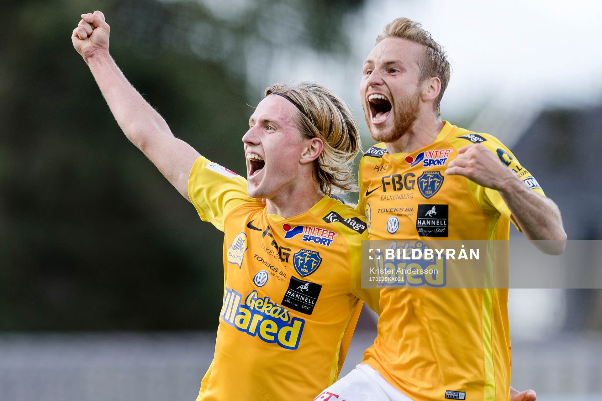 Falkenbergs Viktor Götesson och Tobias Englund jublar efter att Götesson gjort 3-1 under fotbollsmatchen i Superettan mellan Falkenberg och Syrianska den 25 juni 2017 i Falkenberg.