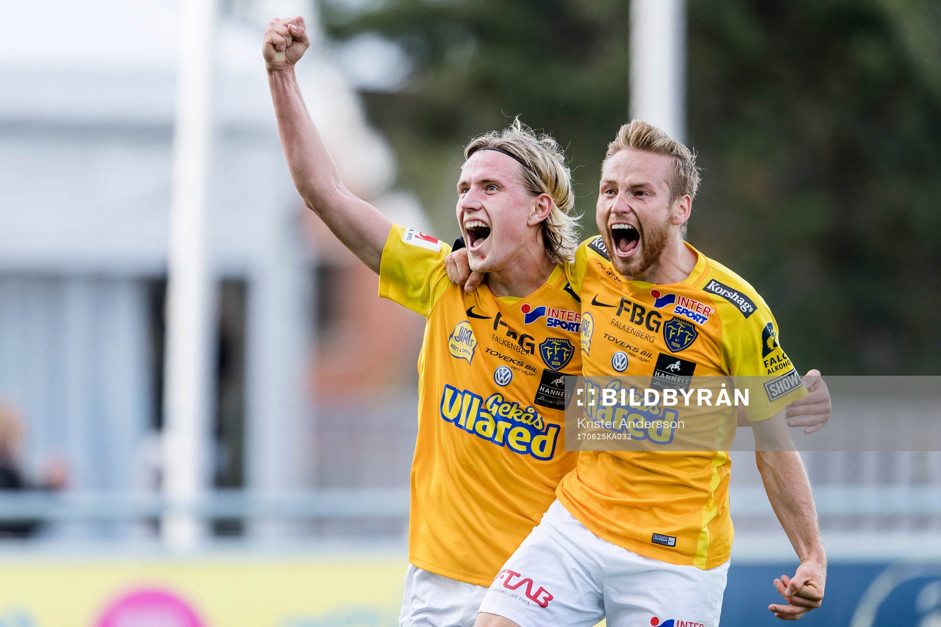 Falkenbergs Viktor Götesson och Tobias Englund jublar