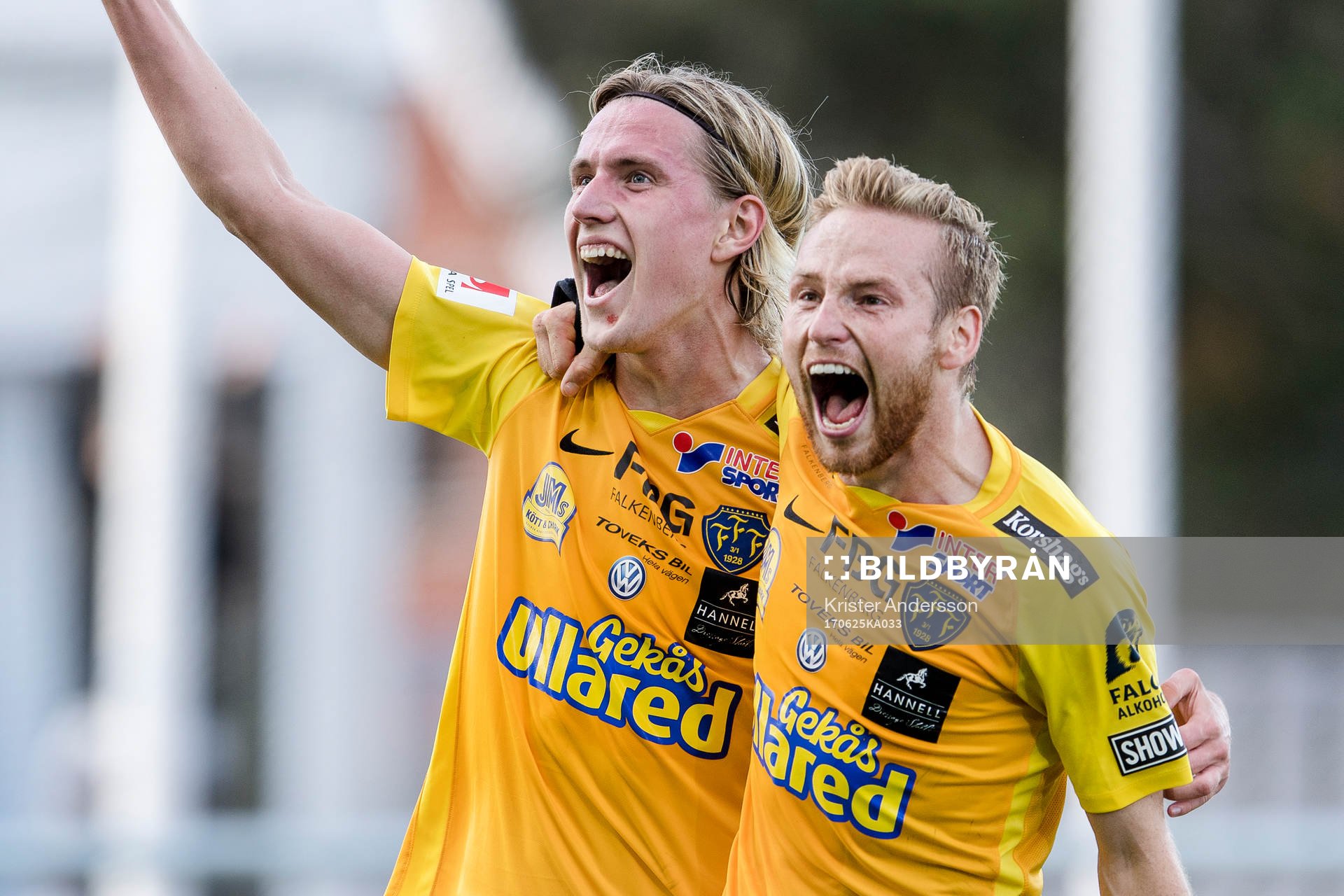 Falkenbergs Viktor Götesson och Tobias Englund jublar