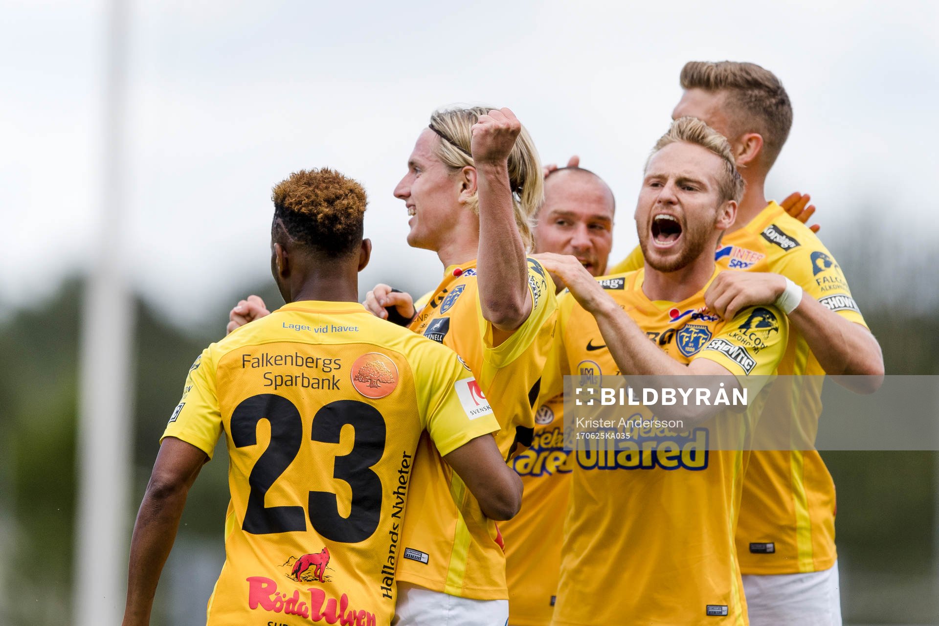Falkenbergs spelare jublar