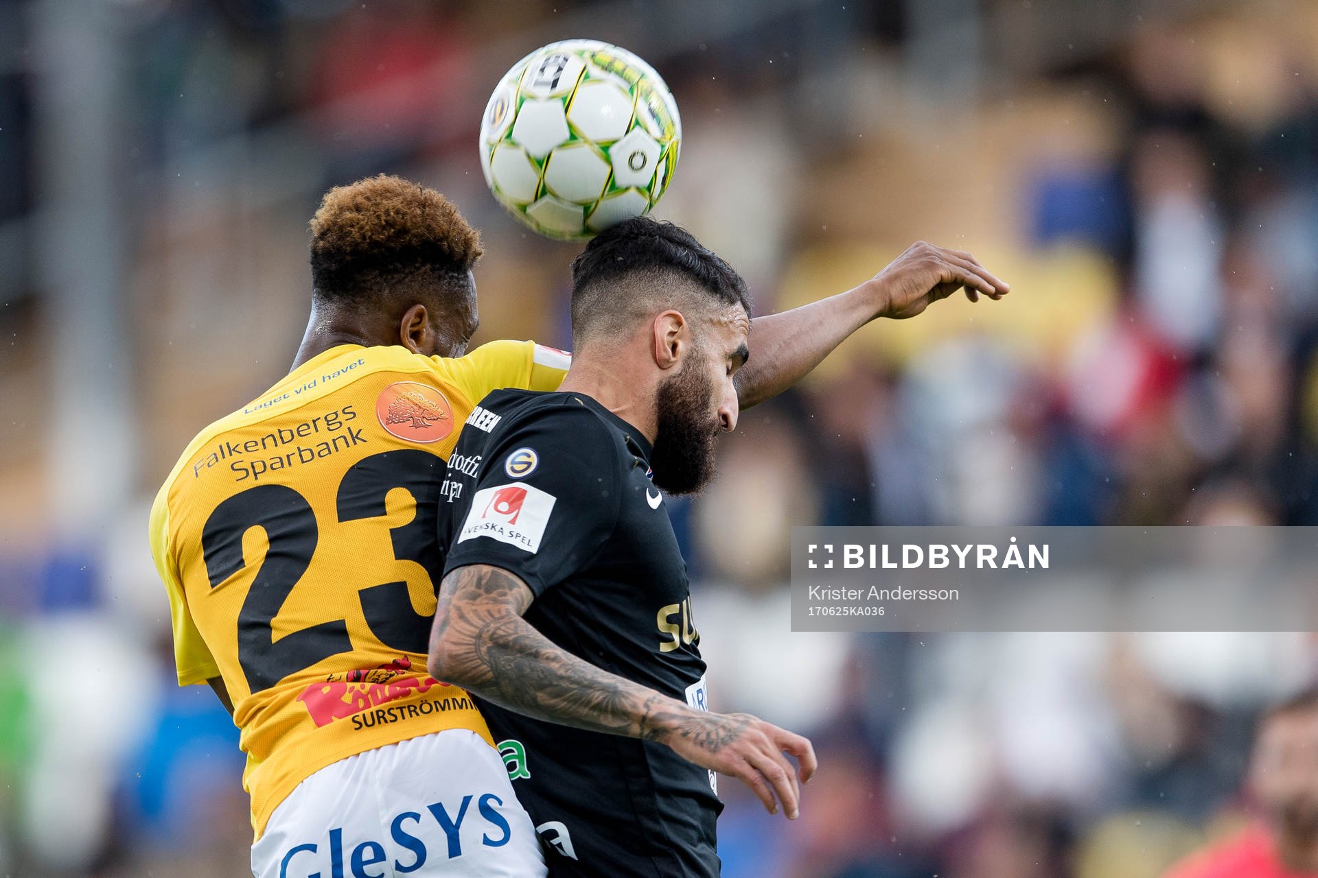 Falkenbergs Enock Kwakwa och Syrianskas Charbel Georges