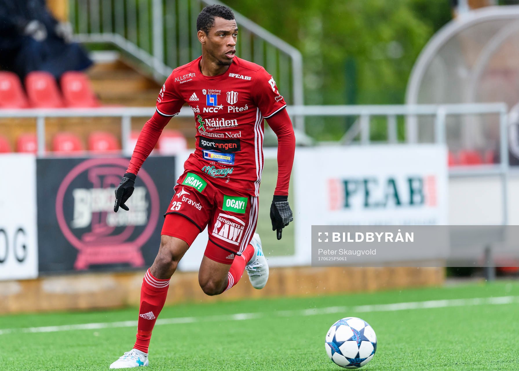 Piteås Kraig Rochester med bollen