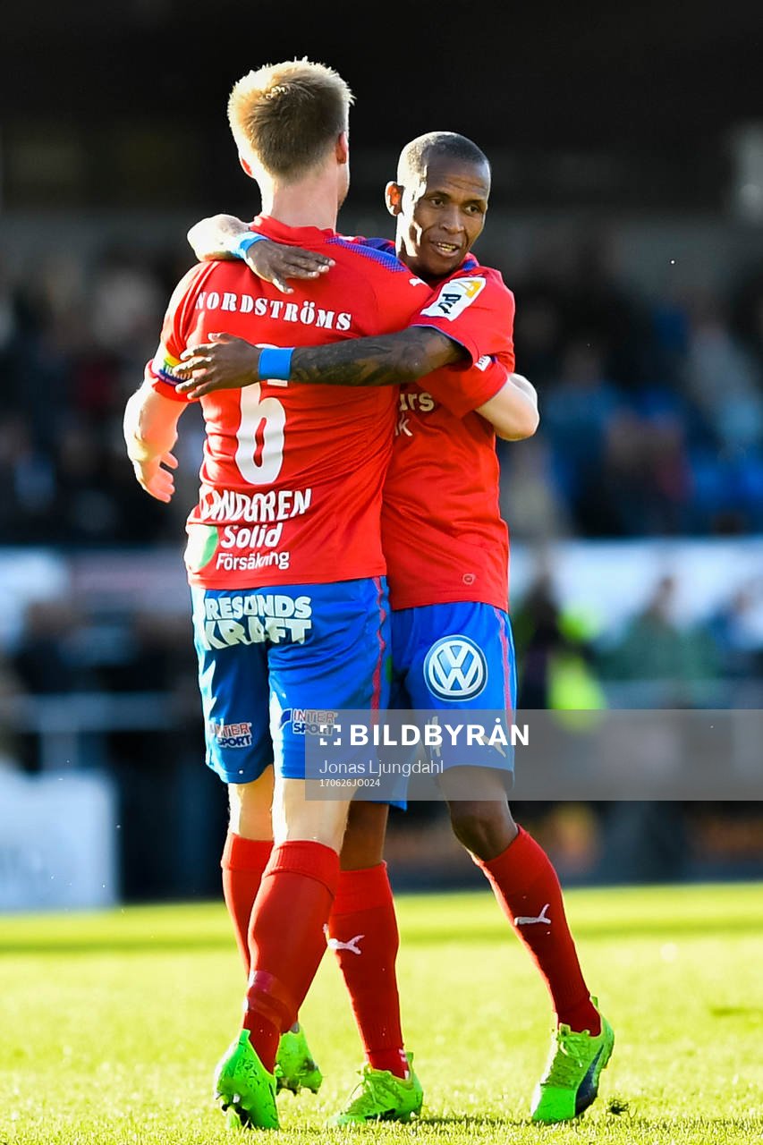 Helsingborgs Bradley Surprise Ralani jublar