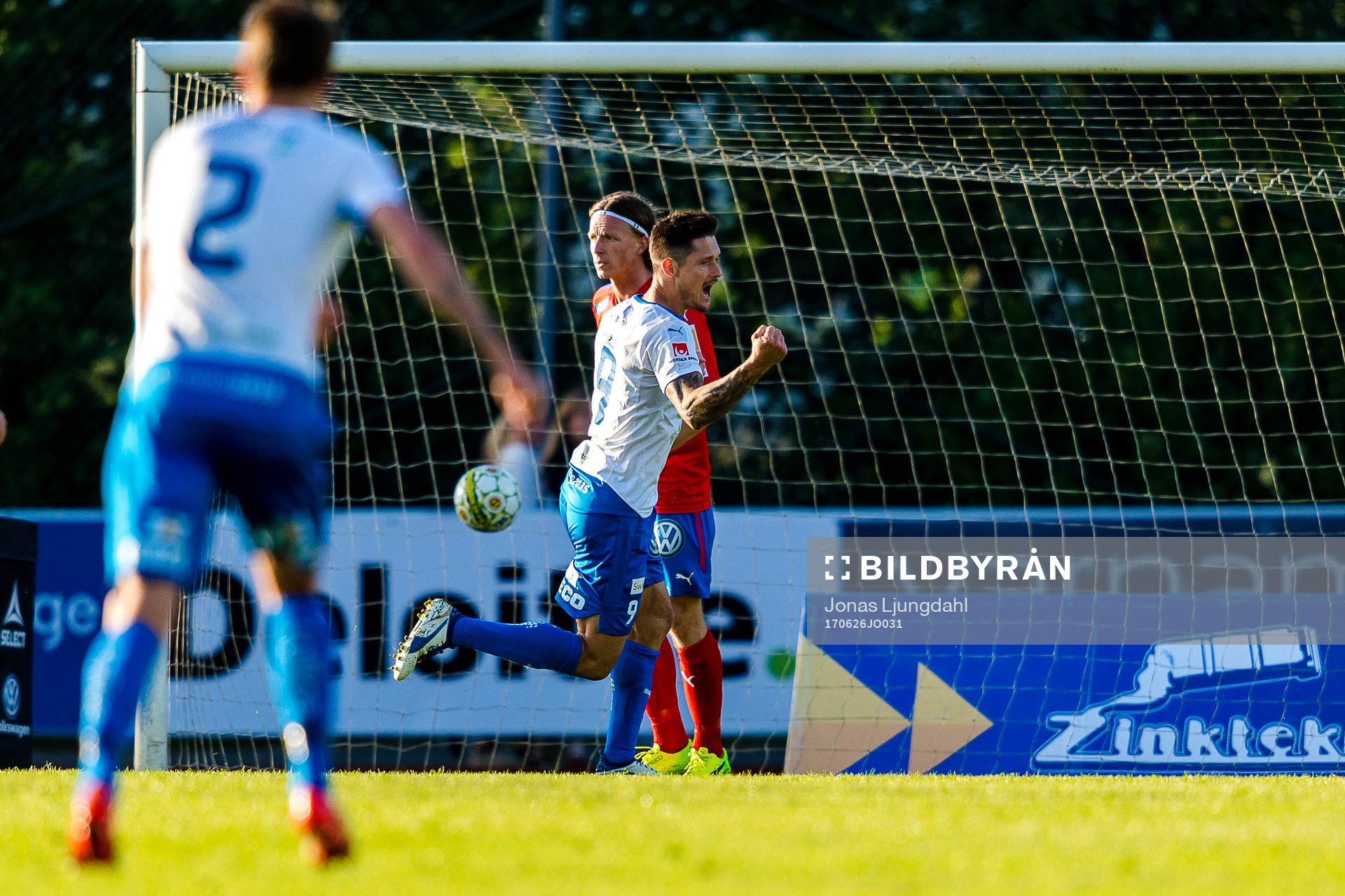 Värnamos Pär Cederqvist jublar