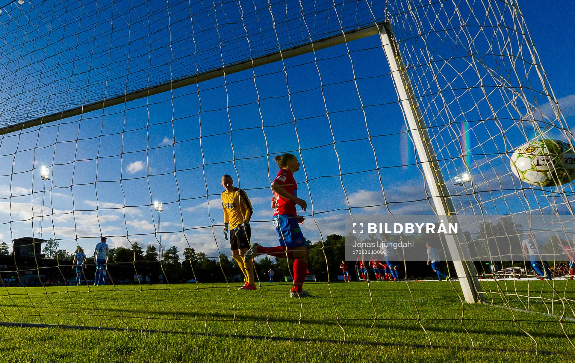 Värnamos målvakt Tobias Andersson deppar och Helsingborgs