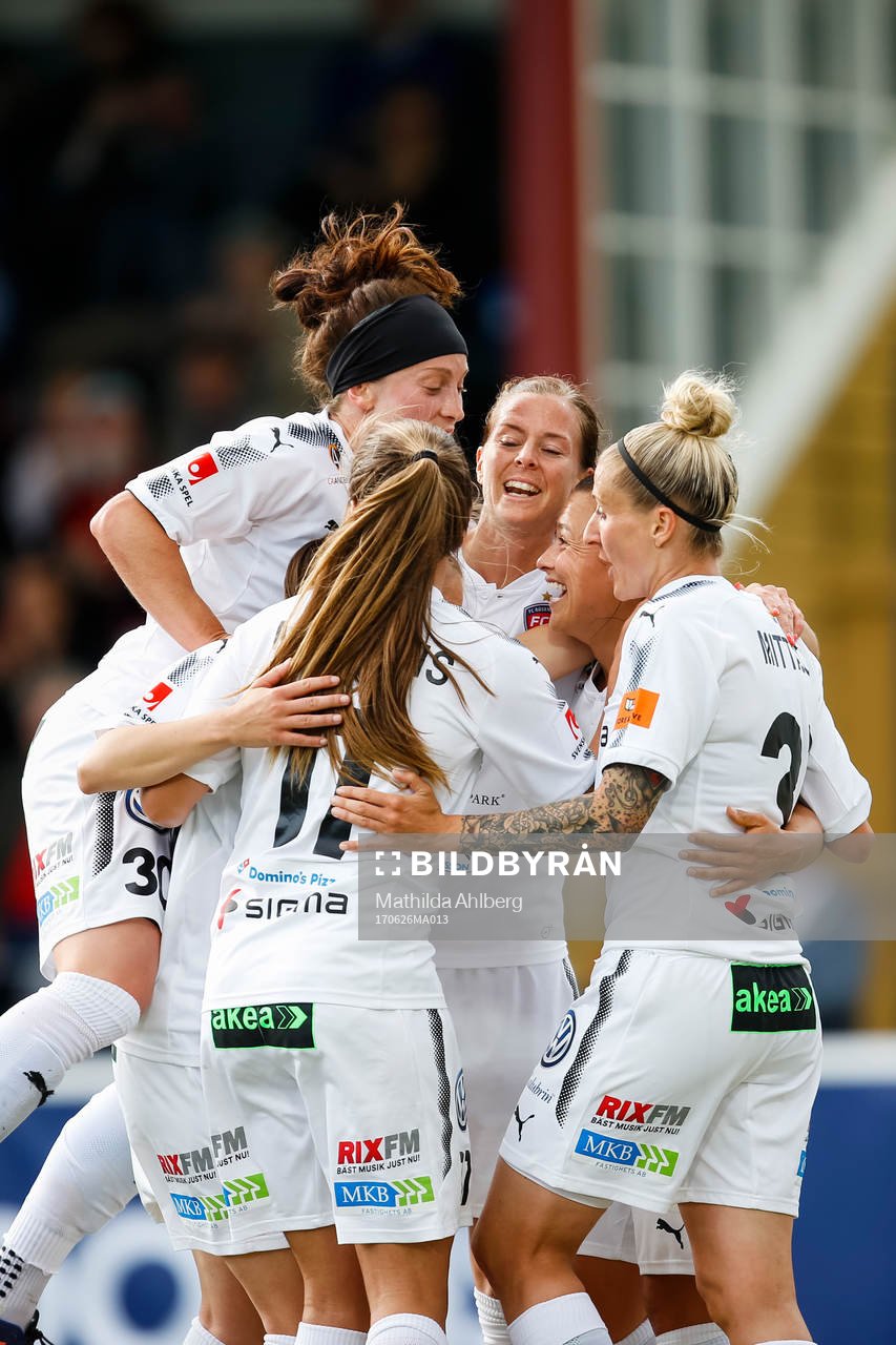 Rosengårds spelare jublar