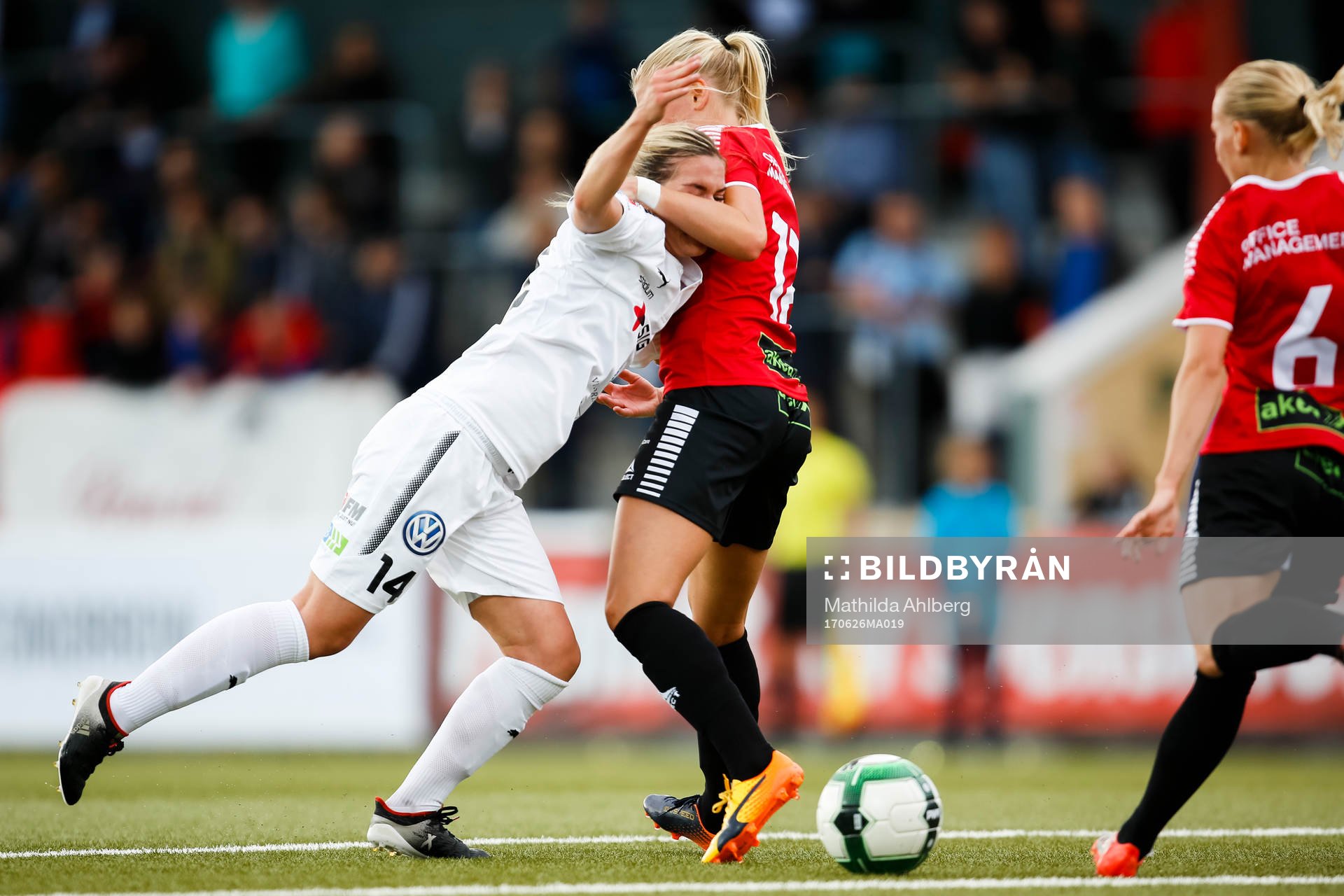 Rosengårds Hanna Folkesson och LB07s Nellie Lilja