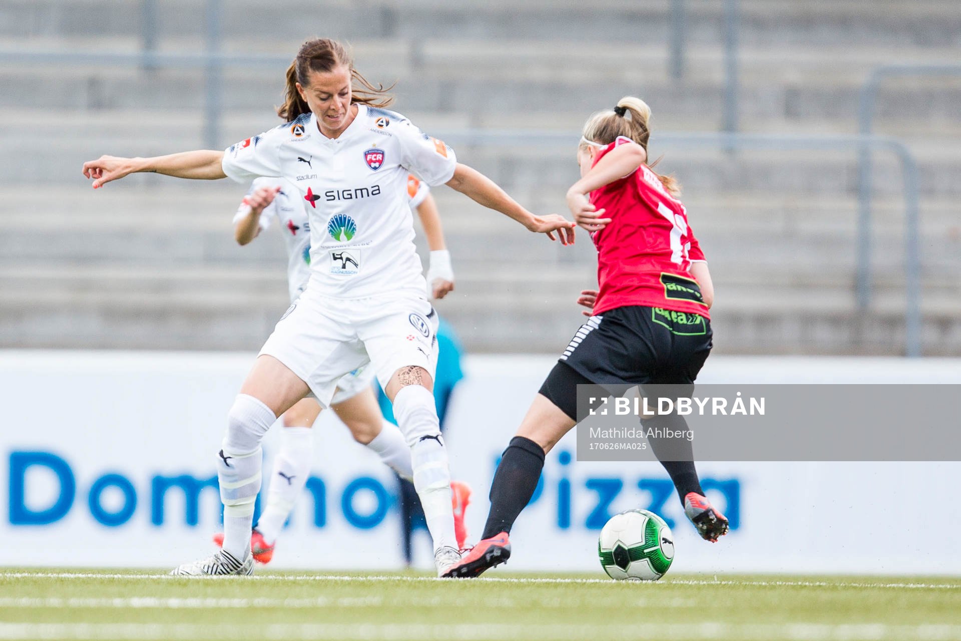 Rosengårds Lotta Schelin och LB07s Iina Salmi