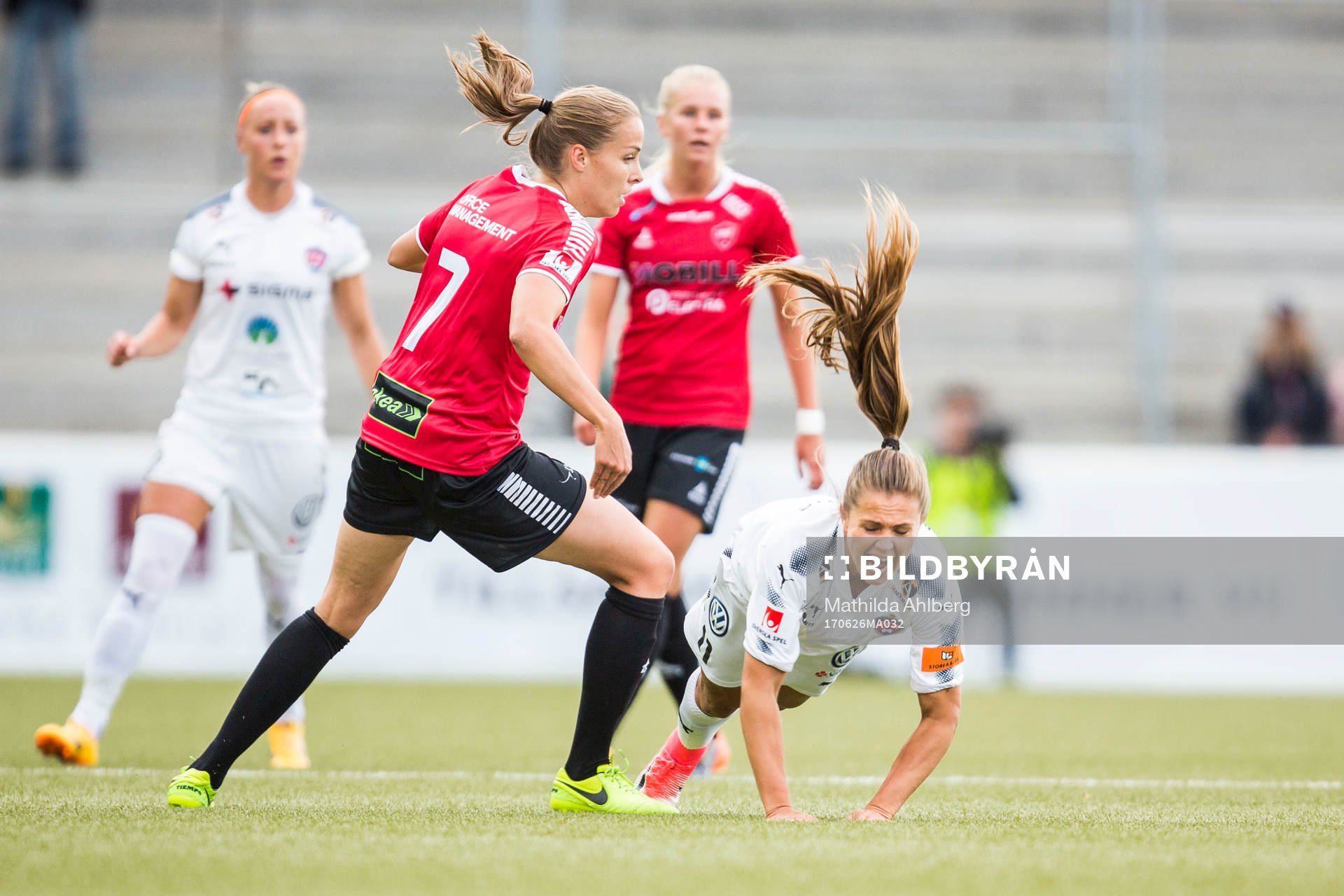 LB07s Anna Björk Kristjánsdóttir och Rosengårds Lieke