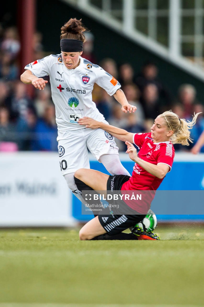Rosengårds Ella Masar McLeod och LB07s Malin Winberg i