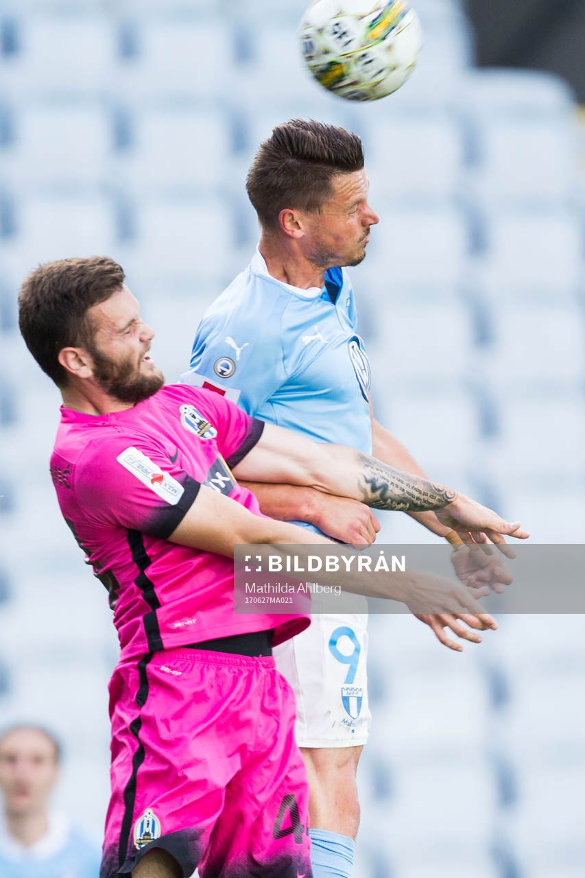 Zagrebs Ante Majstorovic  i nickduell med Malmö FFs Markus