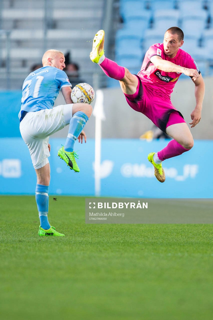 Malmö FFs Franz Brorsson i duell