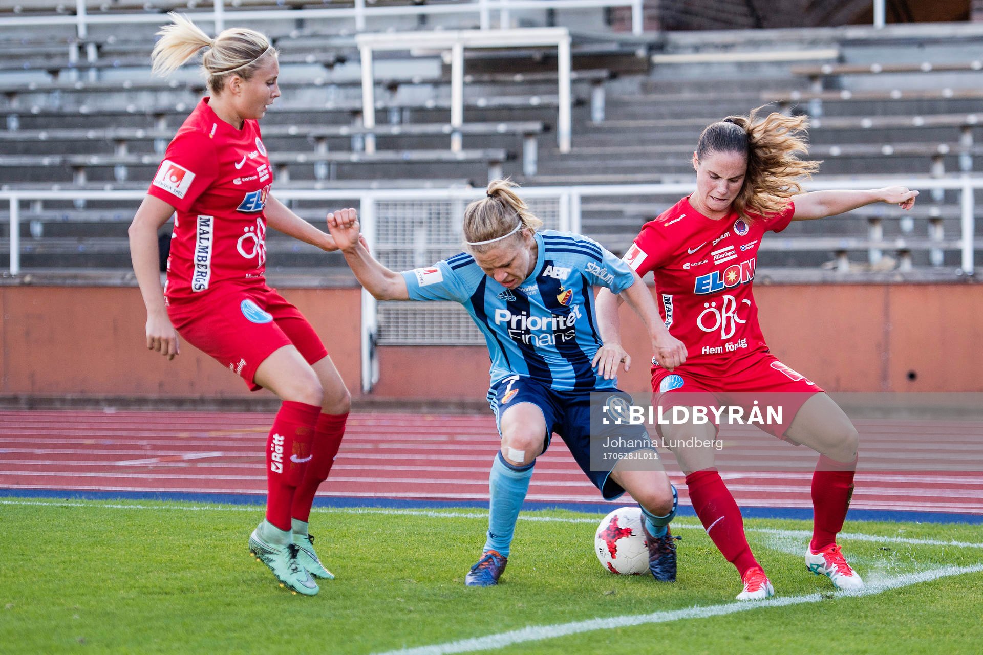 Örebros Fanny Andersson och Hanne Gråhns i en duell med
