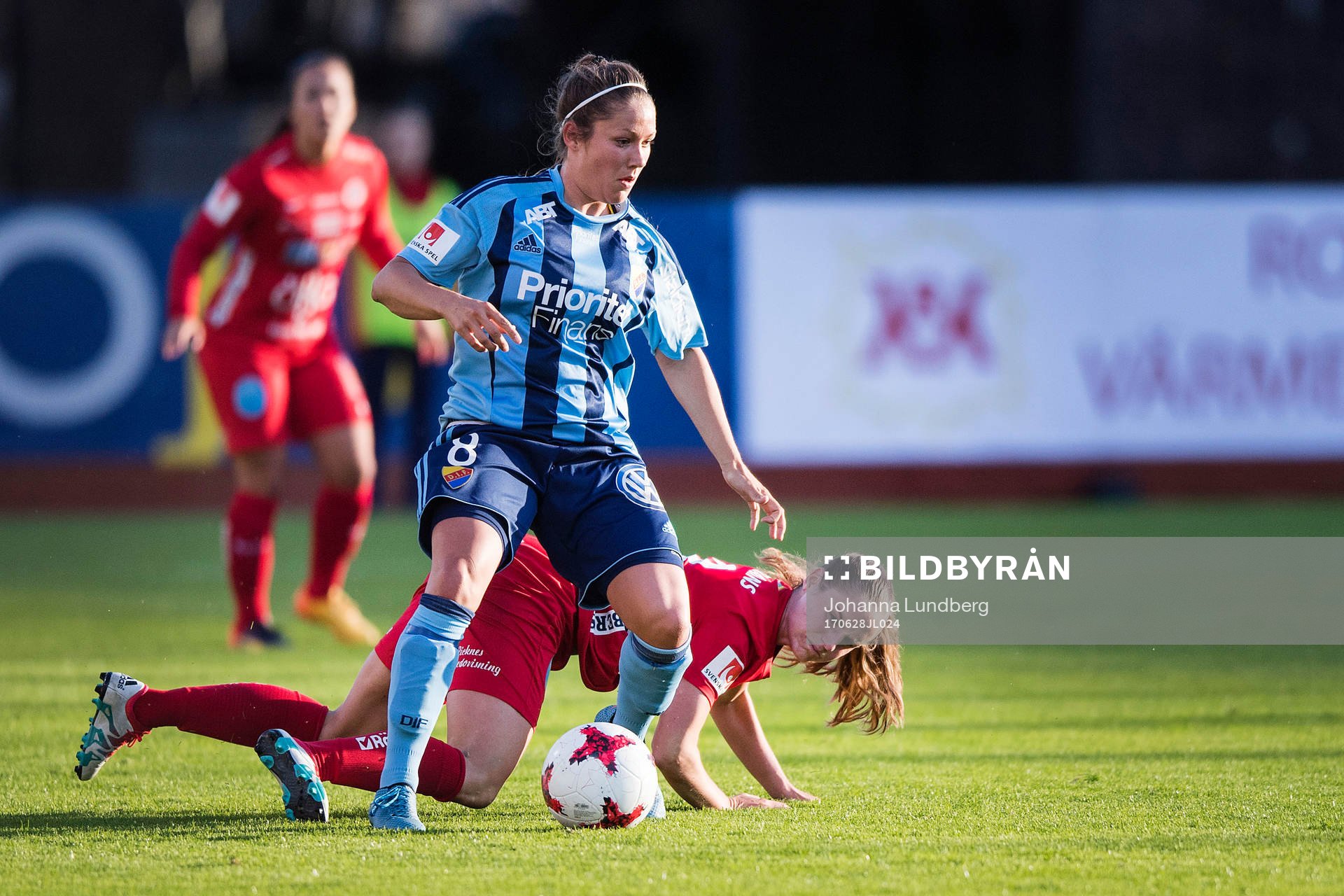 Djurgårdens Michelle Wörner och Örebros Hanne Gråhns