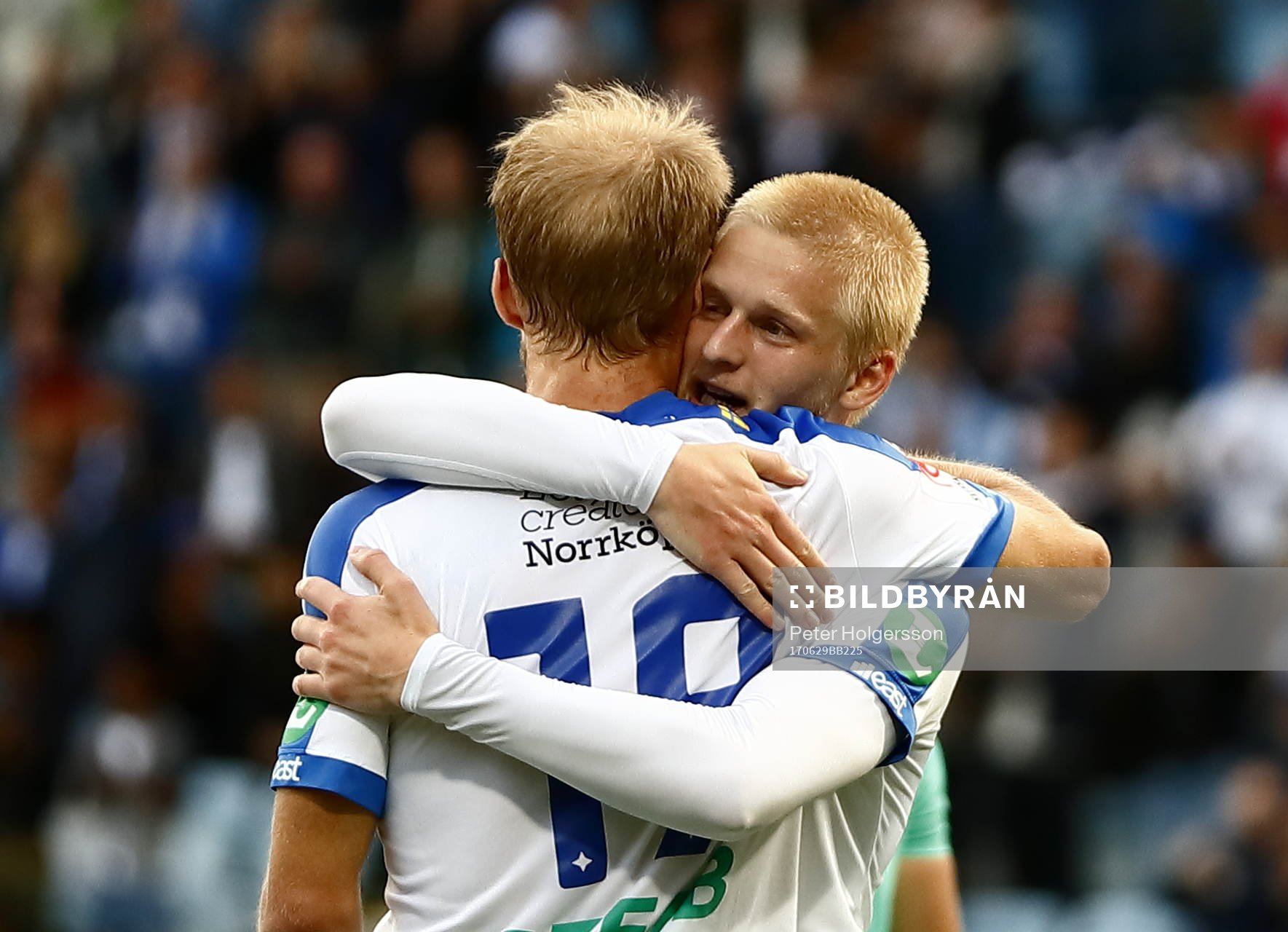 Norrköpings Sebastian Andersson och Kalle Holmberg jublar