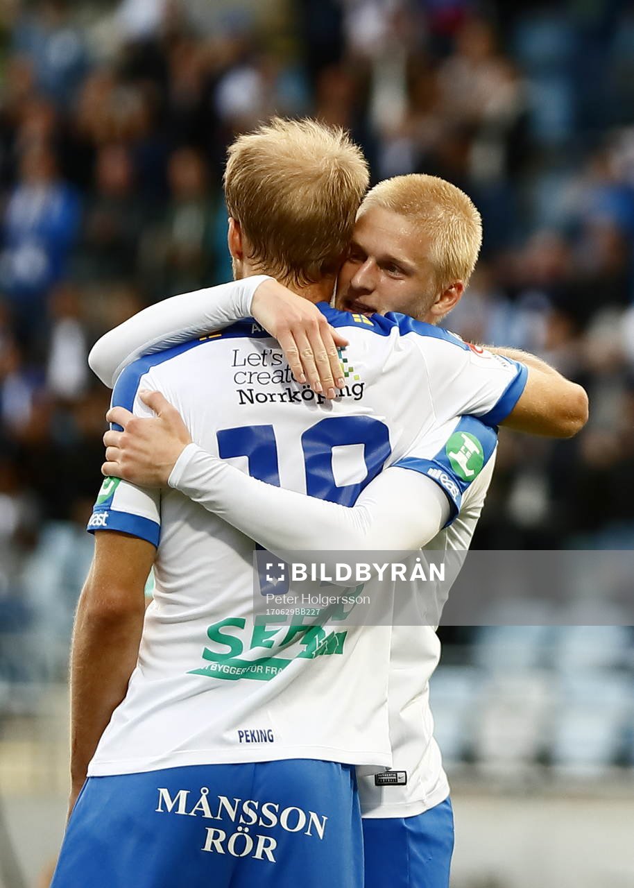 Norrköpings Sebastian Andersson och Kalle Holmberg jublar