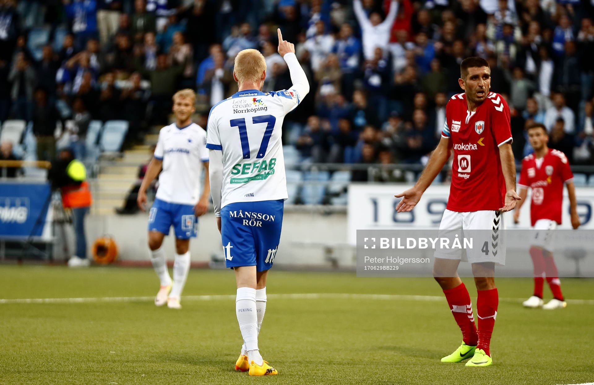 Norrköpings Kalle Holmberg jublar och Prishtinas Armend