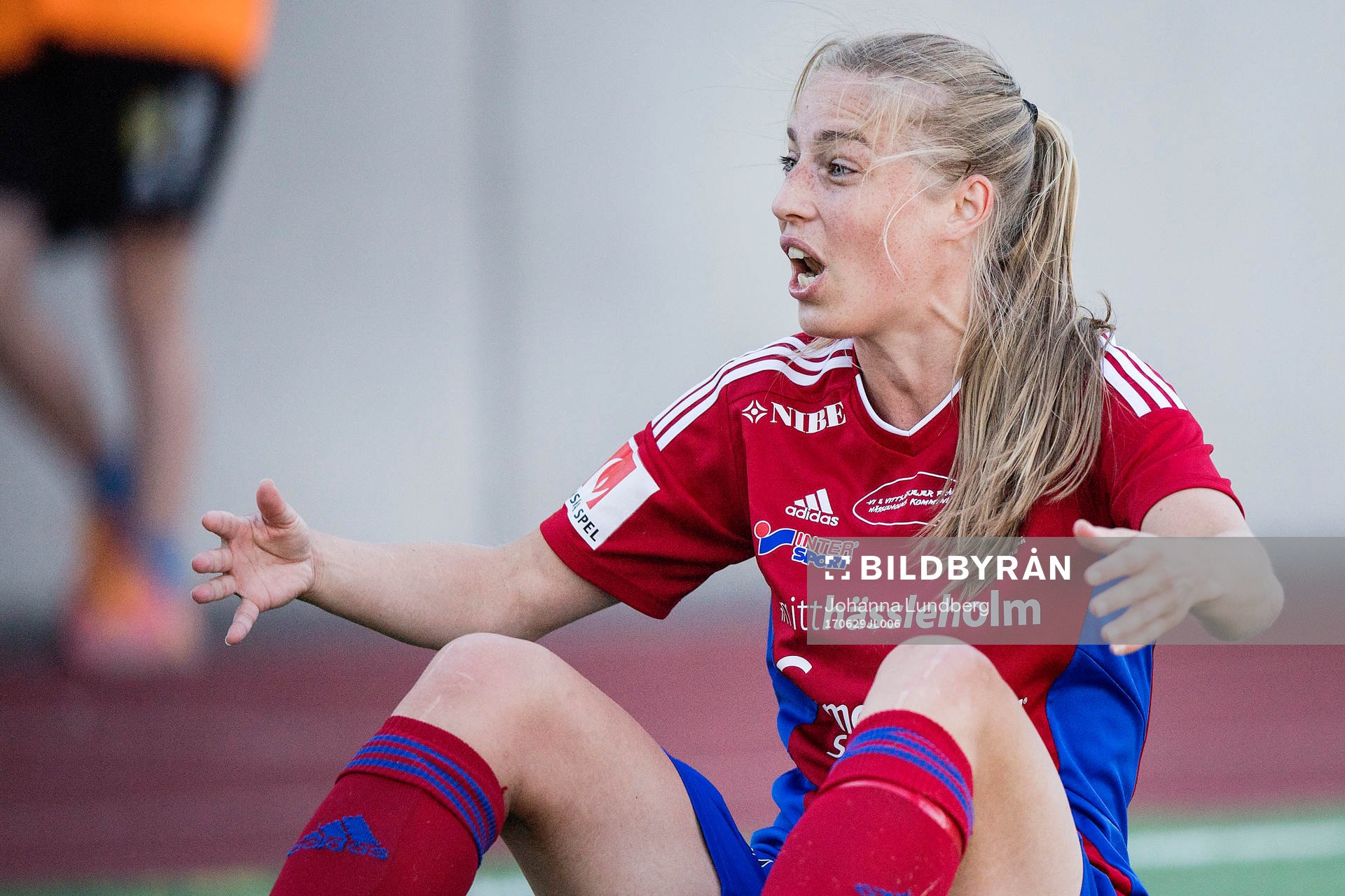 Vittsjös Hanna Wilkinson reagerar mot domaren