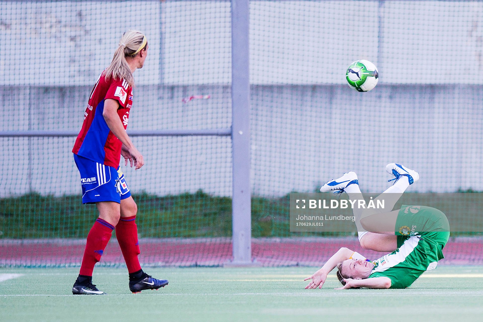 Hammarbys Olga Ekblom faller