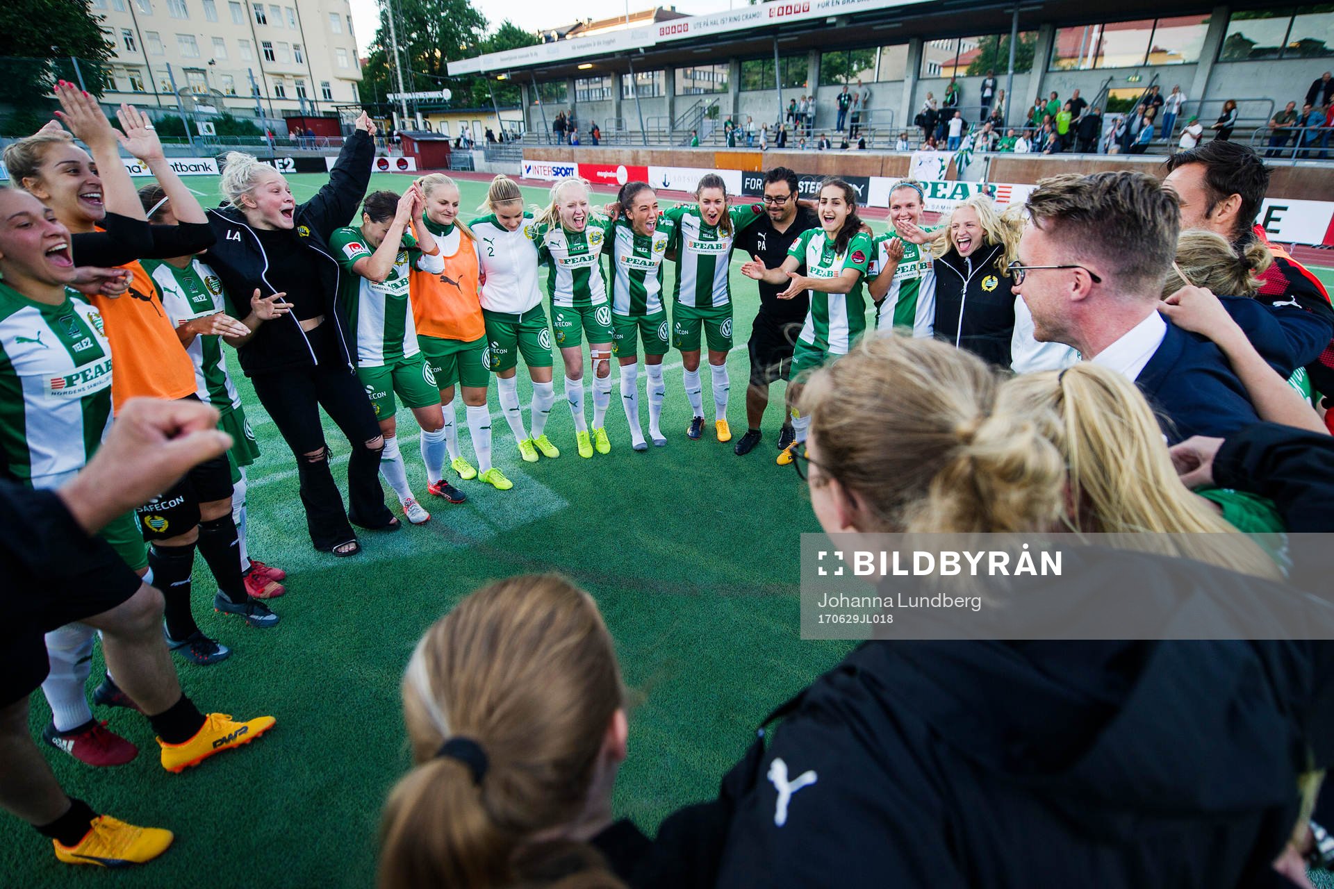 Hammarbys spelare jublar