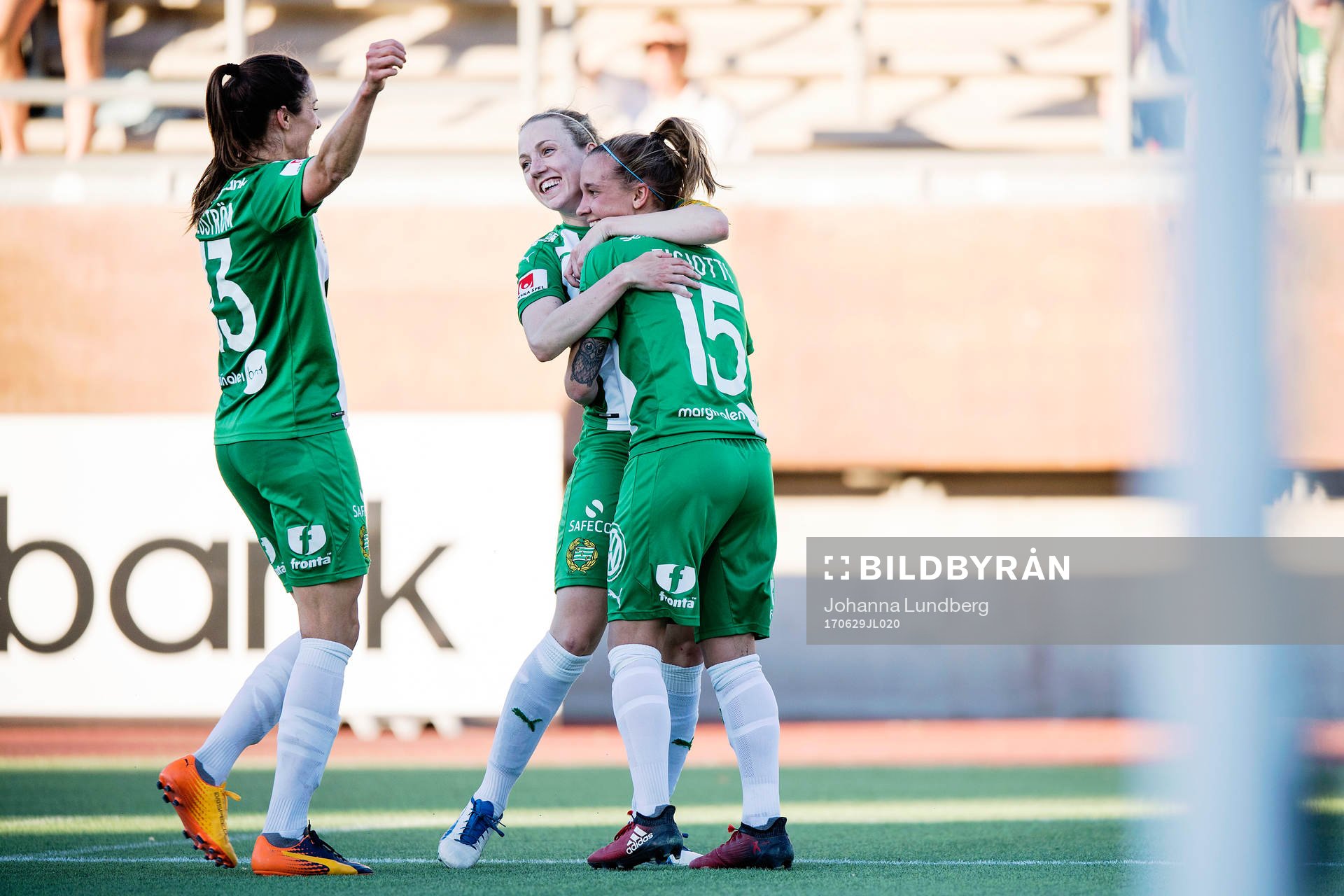 Hammarbys spelare jublar efter att Julia Zigiotti Olme gjort 2-0 under fotbollsmatchen i Damallsvenskan mellan Hammarby och Vittsjö den 29 juni 2017 i Stockholm.