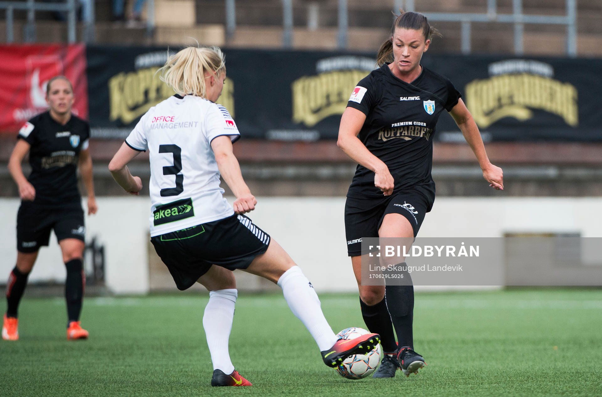 LB07s Malin Winberg och Göteborgs Pauline Hammarlund