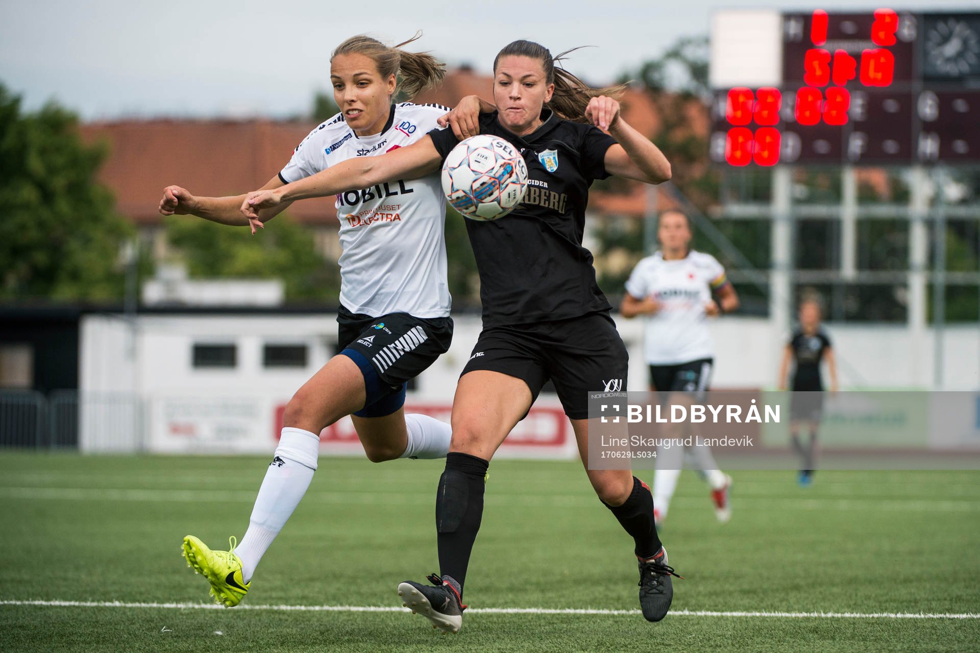 LB07s Anna Björk Kristjánsdóttir och Göteborgs Pauline