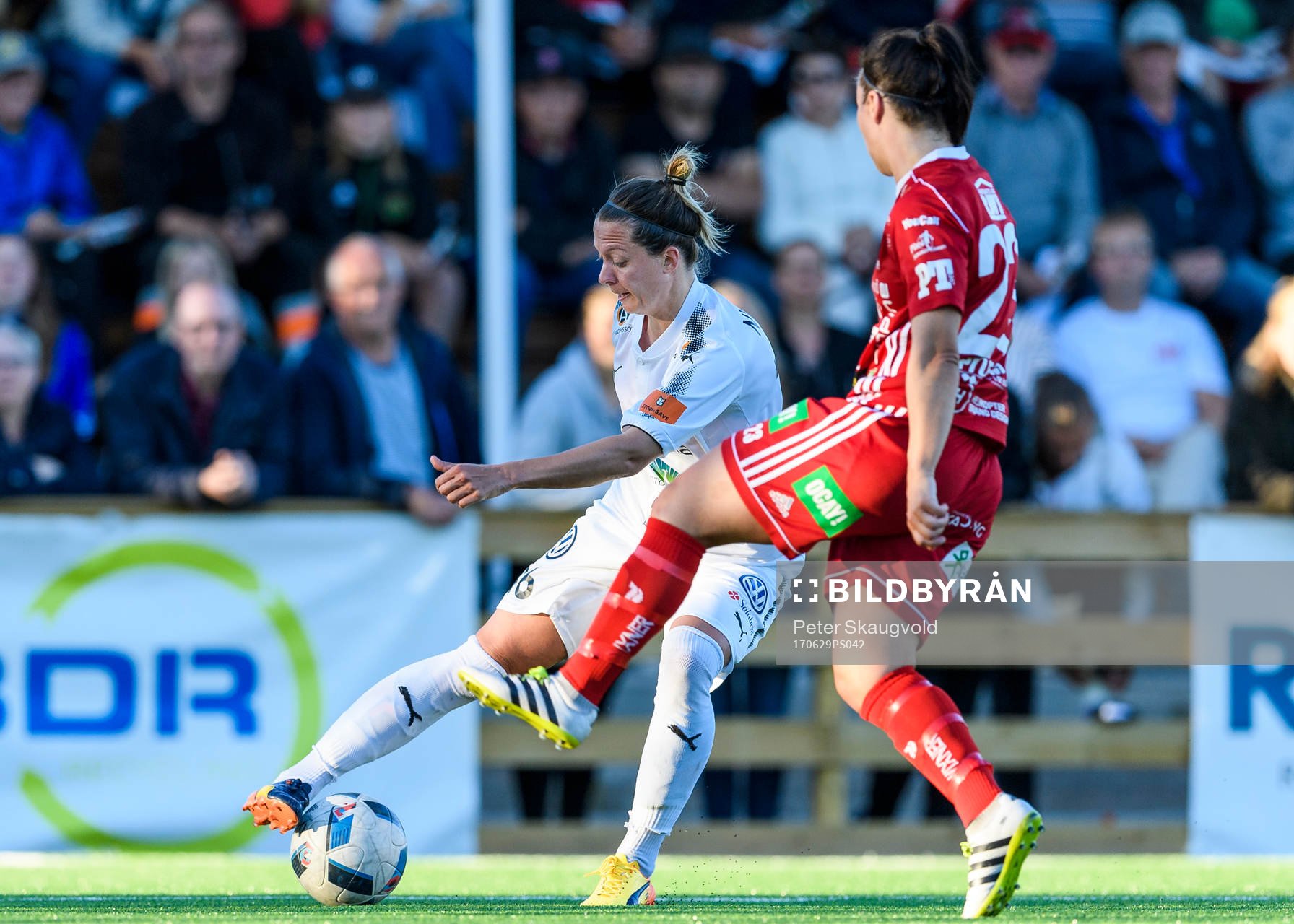 Rosengårds Lina Nilsson med bollen