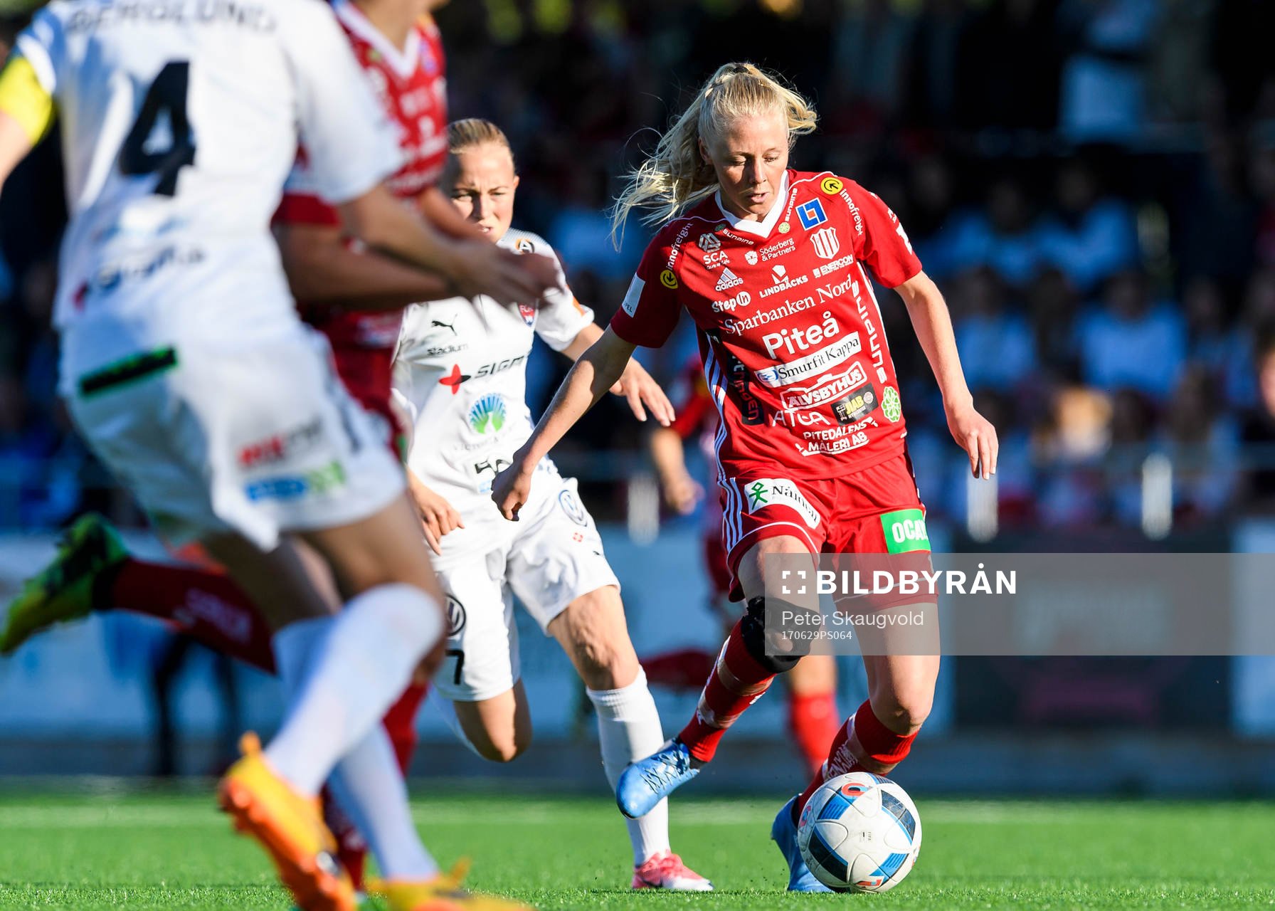 Piteås Elin Bragnum med bollen