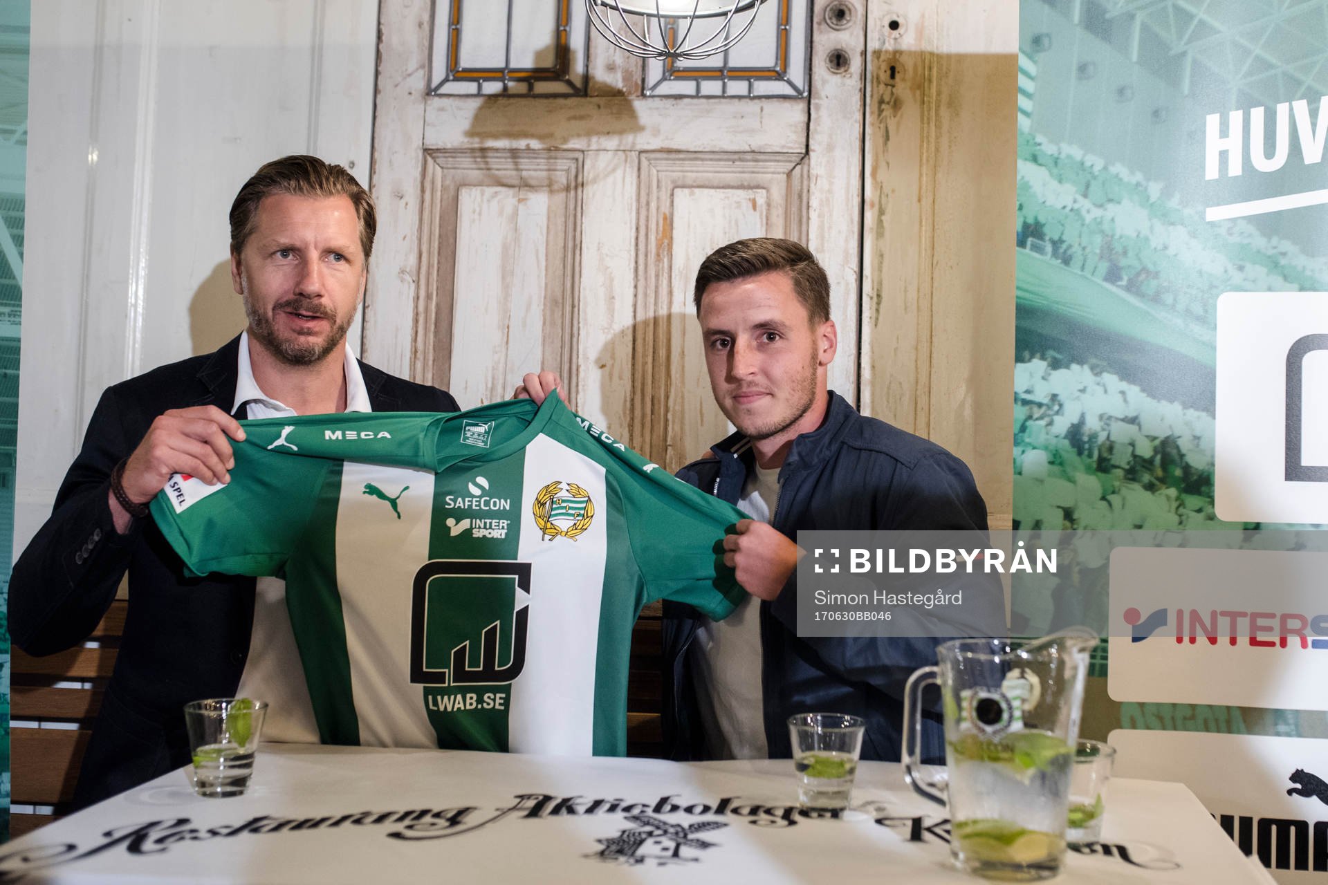 Hammarby sportchef Jesper Jansson och nyförvärvet Jeppe