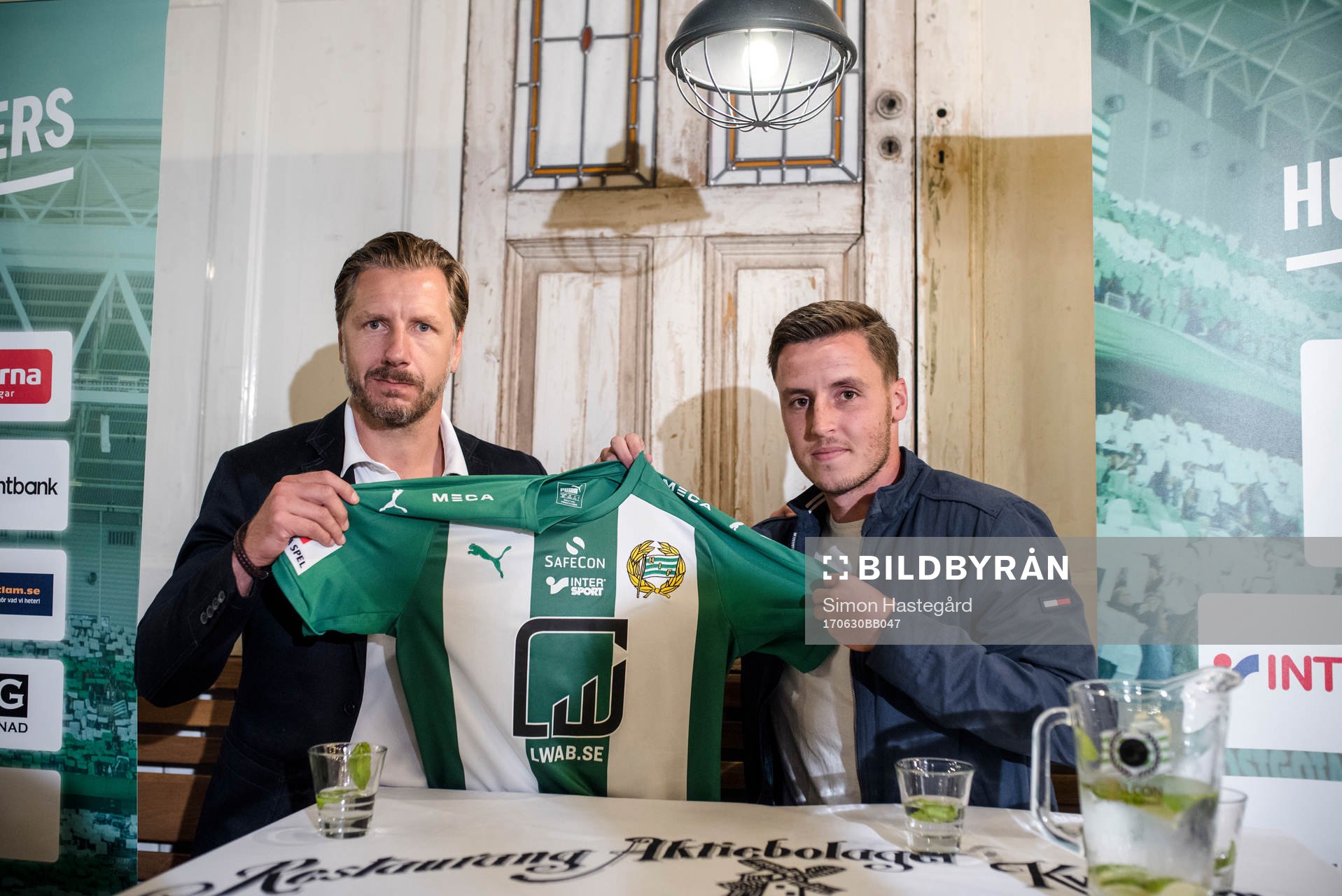 Hammarby sportchef Jesper Jansson och nyförvärvet Jeppe