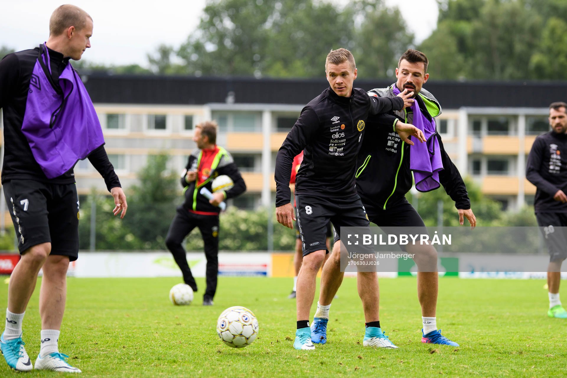 Samuel Holmén och målvakt Kevin Stuhr Ellegaard