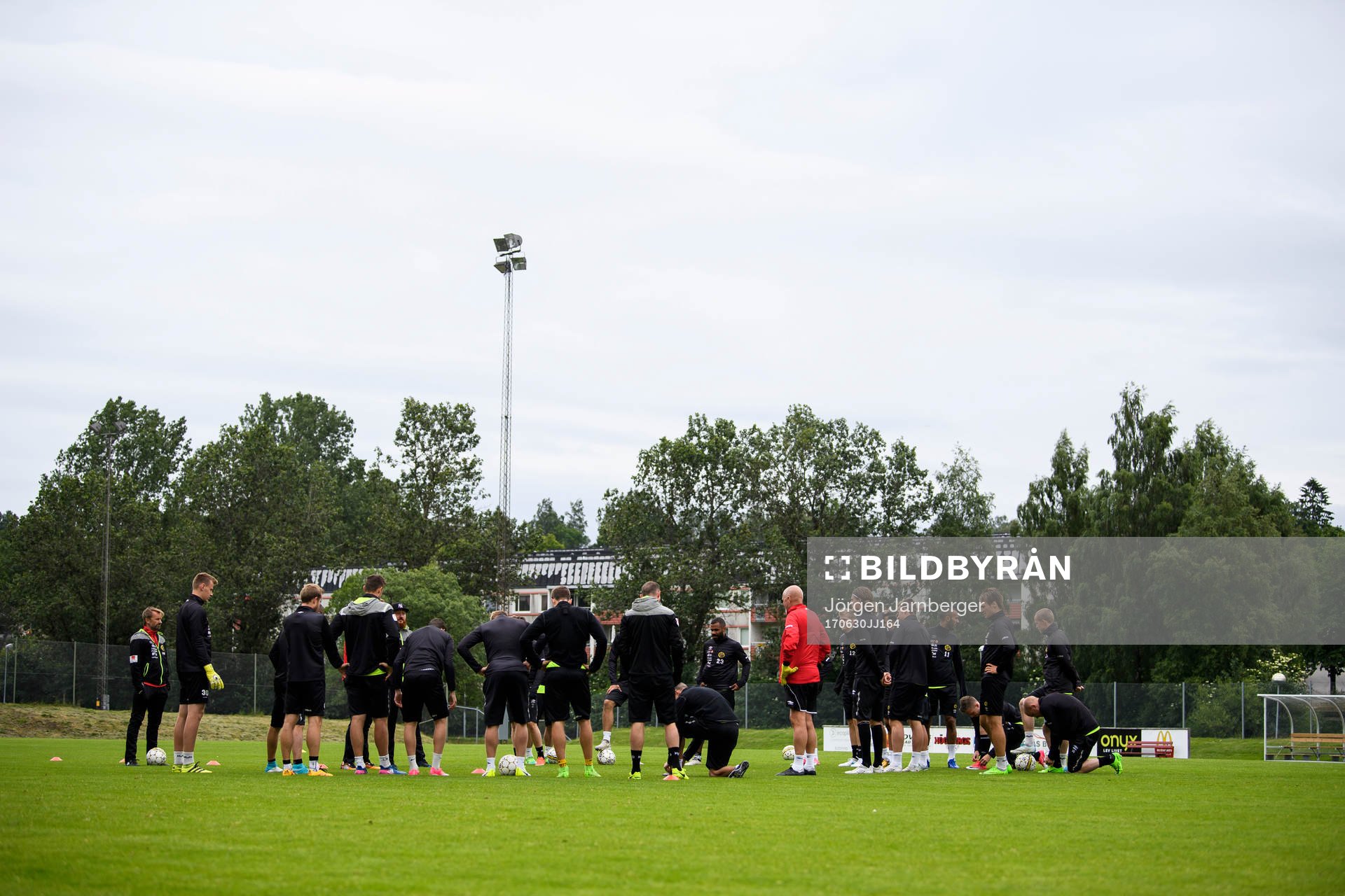 Spelarna samlade innan det Allsvenska fotbollslaget Elfsborgs träning den 30 juni 2017 i Borås.