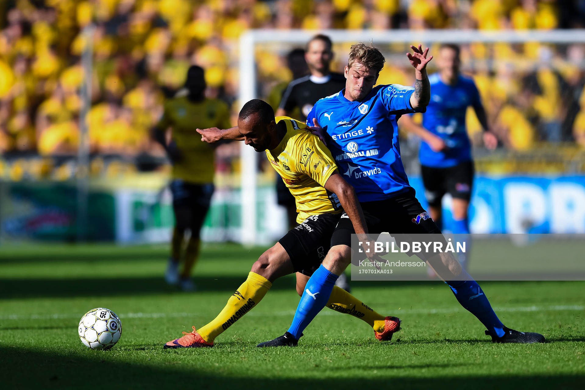 Elfsborgs Issam Jebali och Halmstads Marcus Mathisen