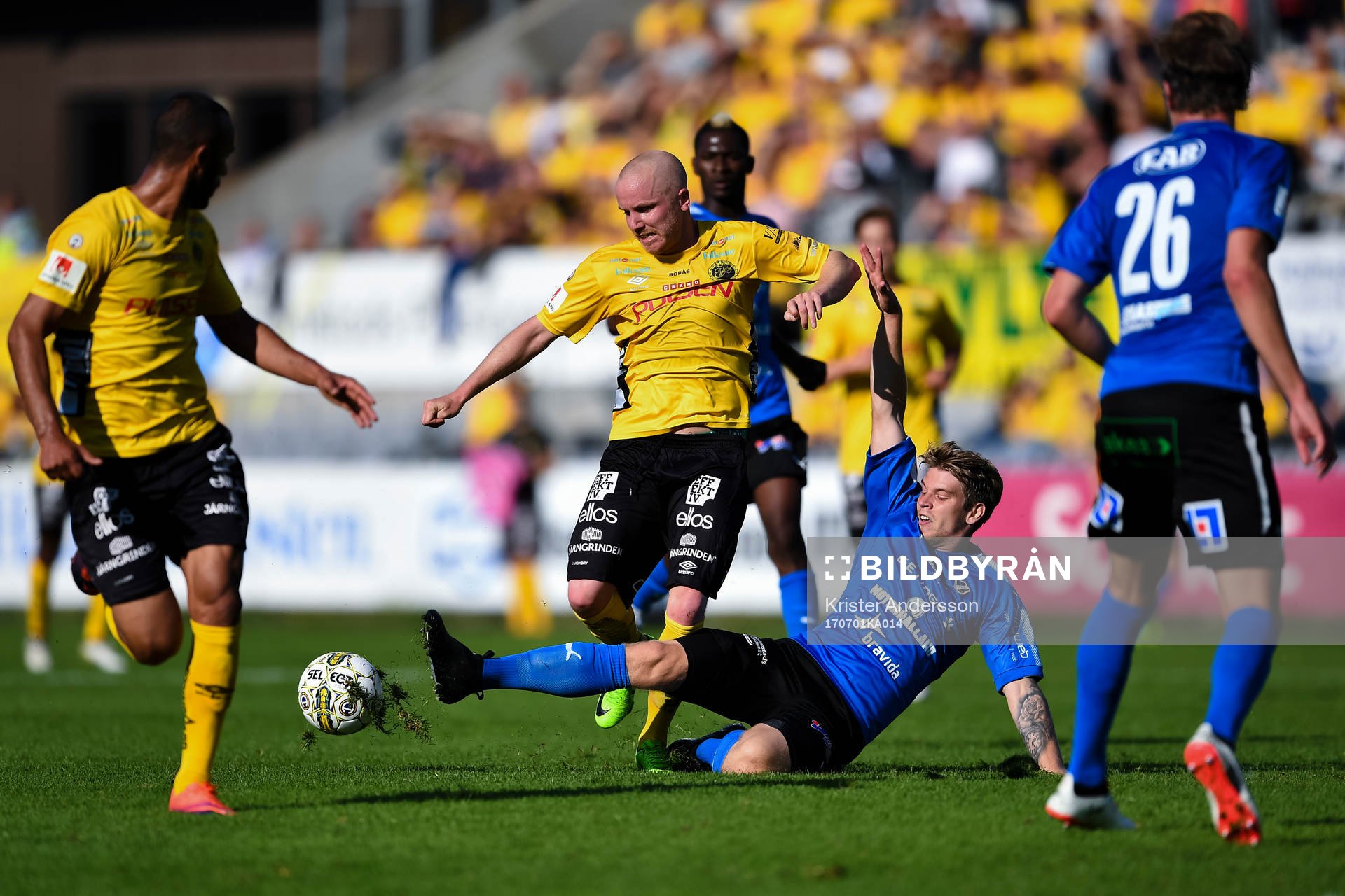 Elfsborgs Simon Lundevall och Halmstads Marcus Mathisen