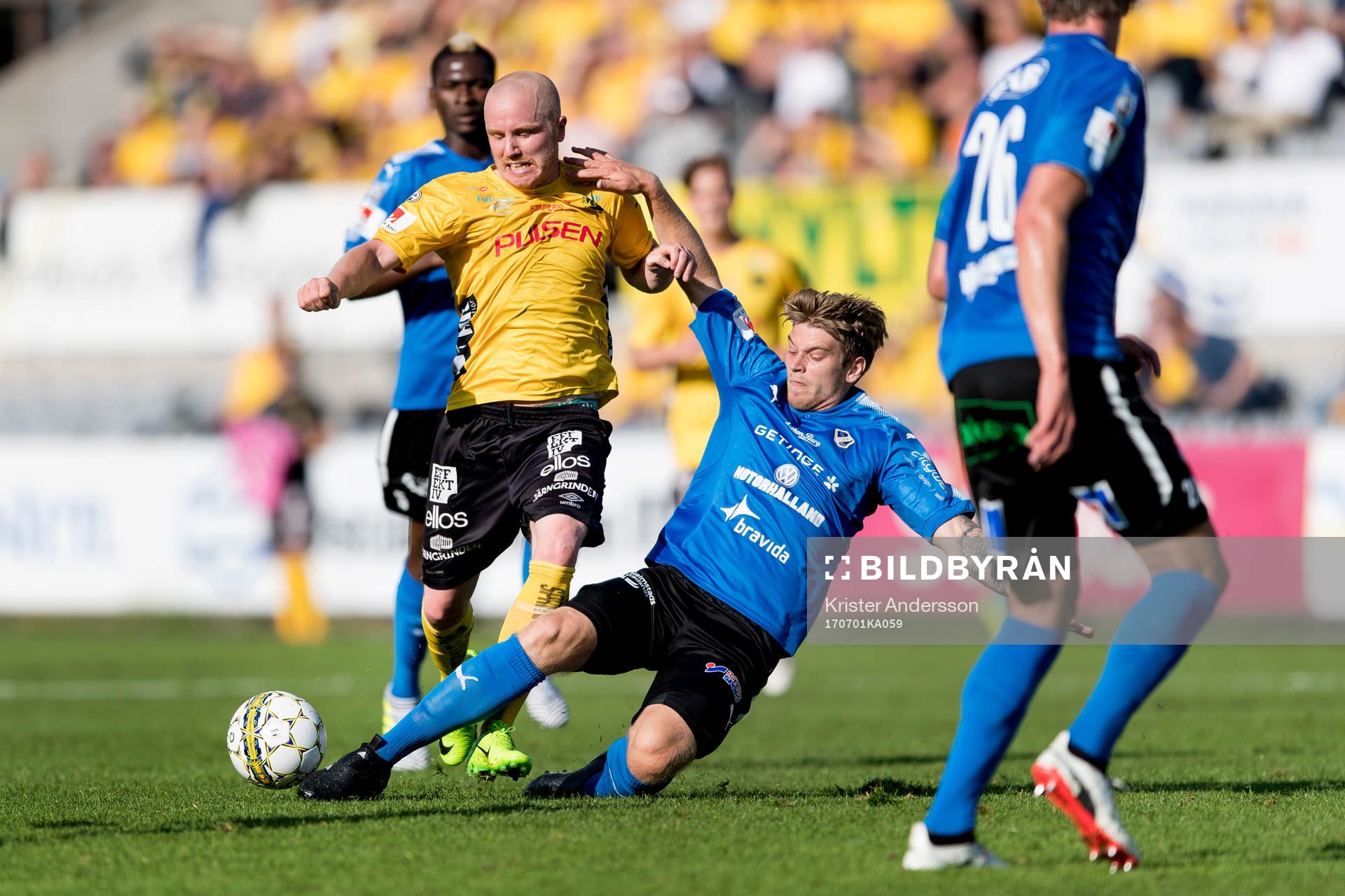 Elfsborgs Simon Lundevall och Halmstads Marcus Mathisen