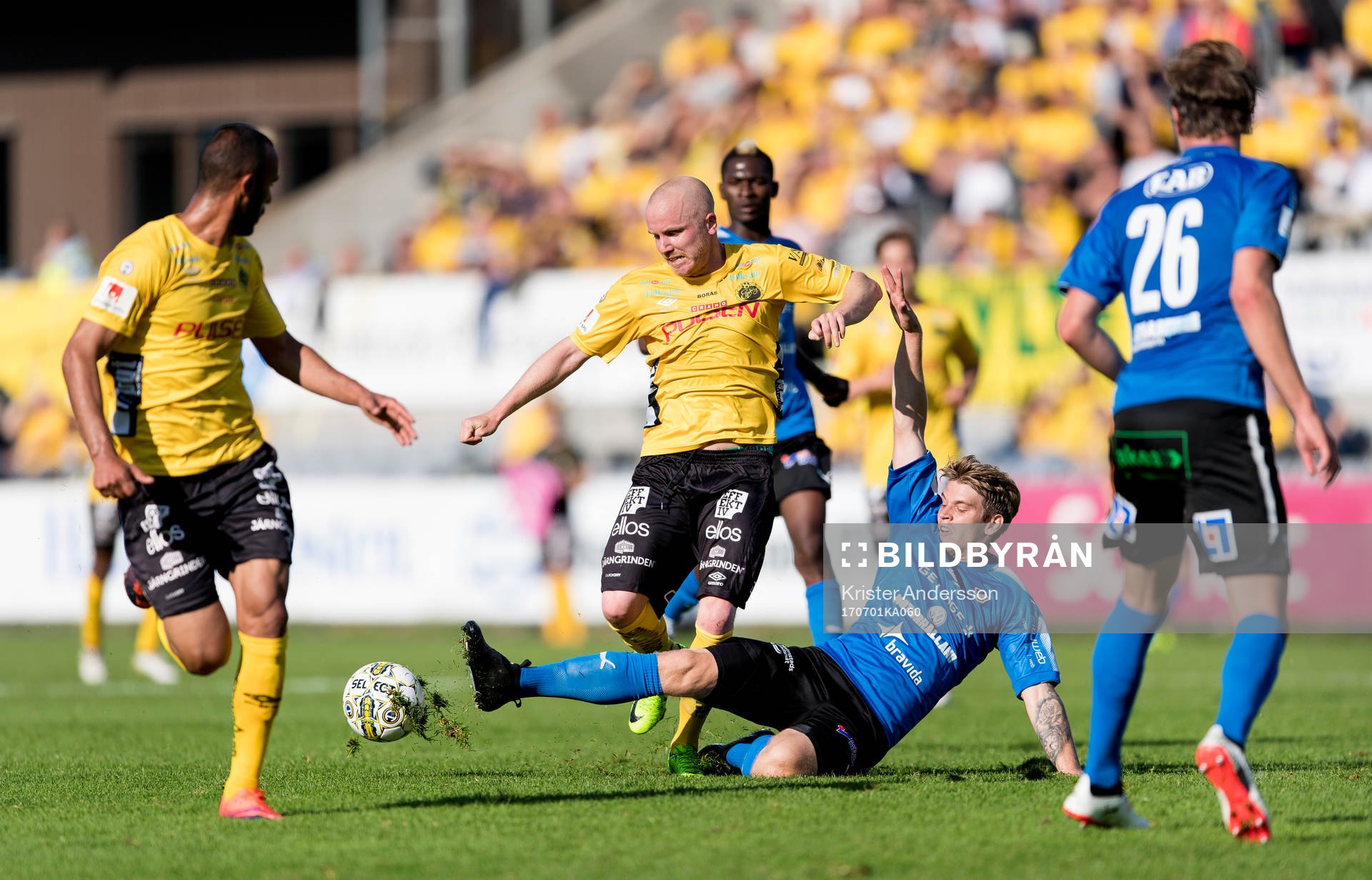 Elfsborgs Simon Lundevall och Halmstads Marcus Mathisen