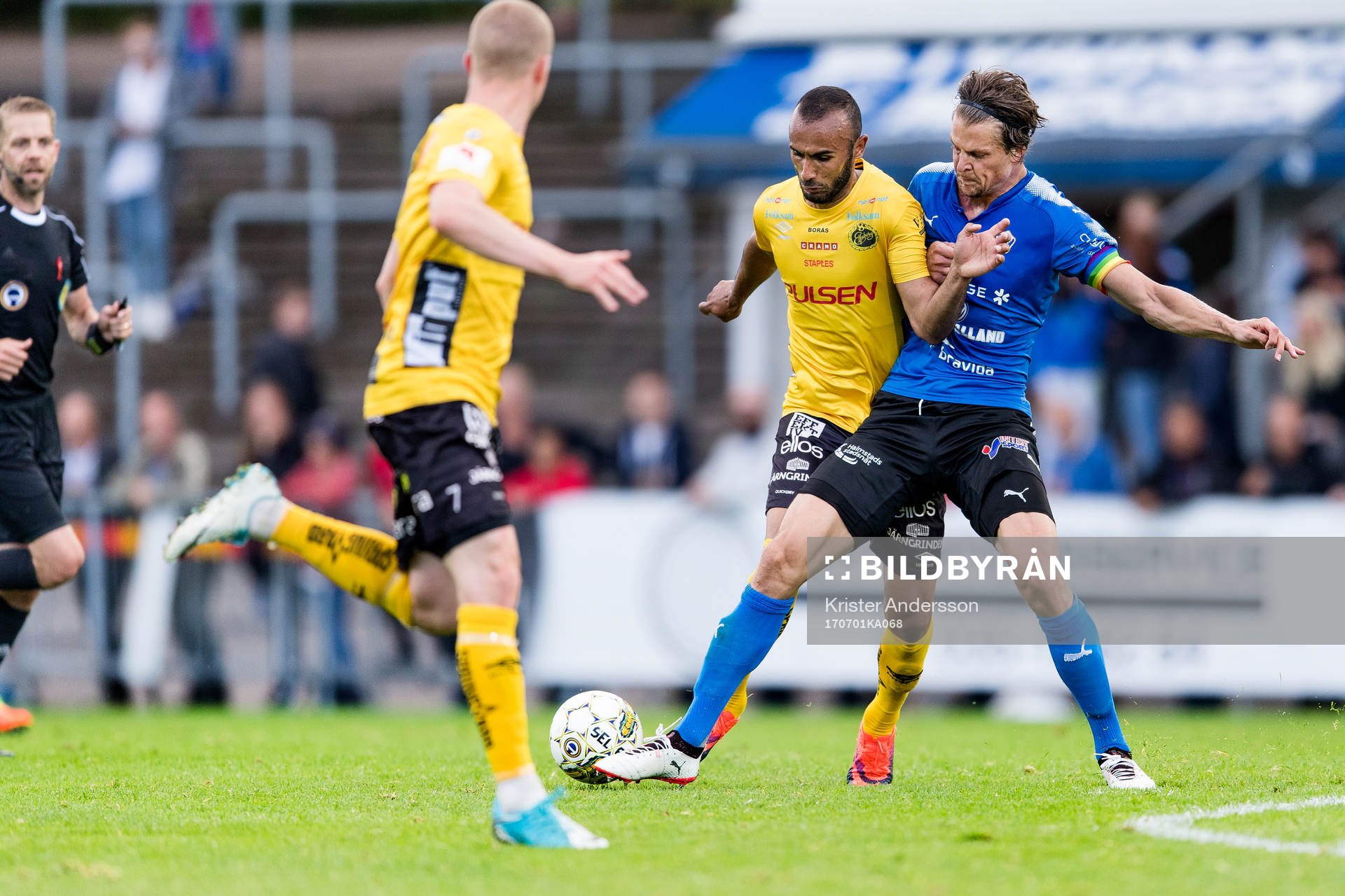 Elfsborgs Issam Jebali och Halmstads Fredrik Liverstam