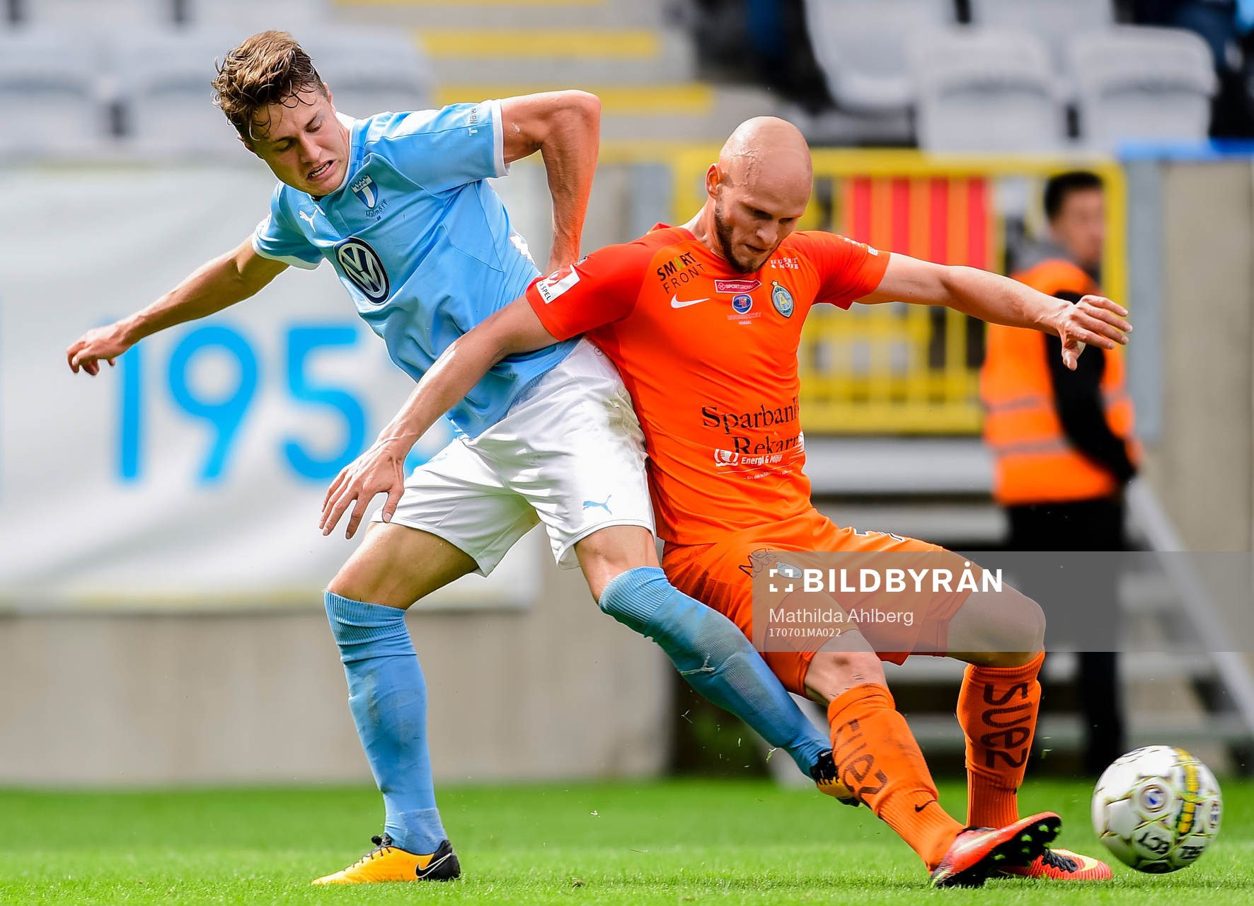 Malmö FFs Mattias Svanberg och AFC Eskilstunas Zourab