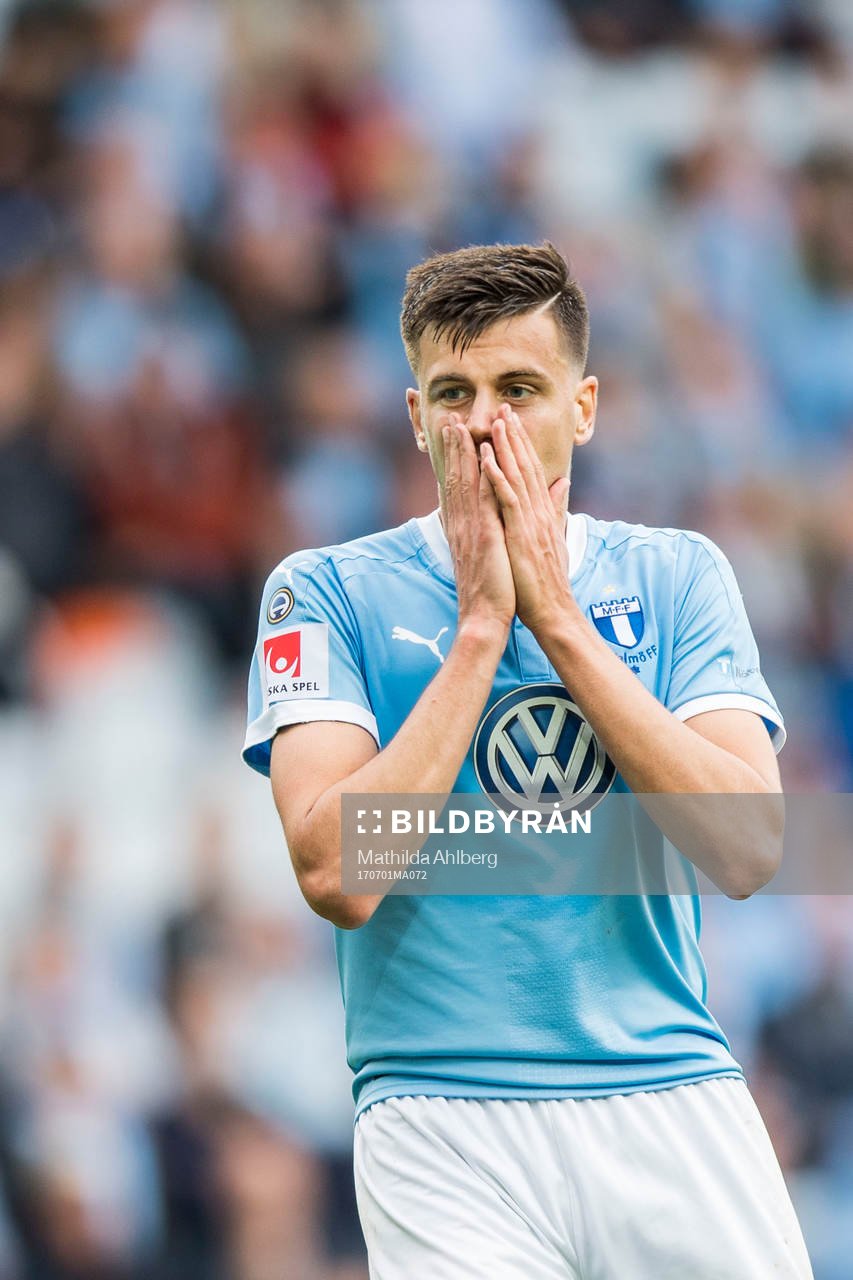 Malmö FFs Alexander Jeremejeff deppar