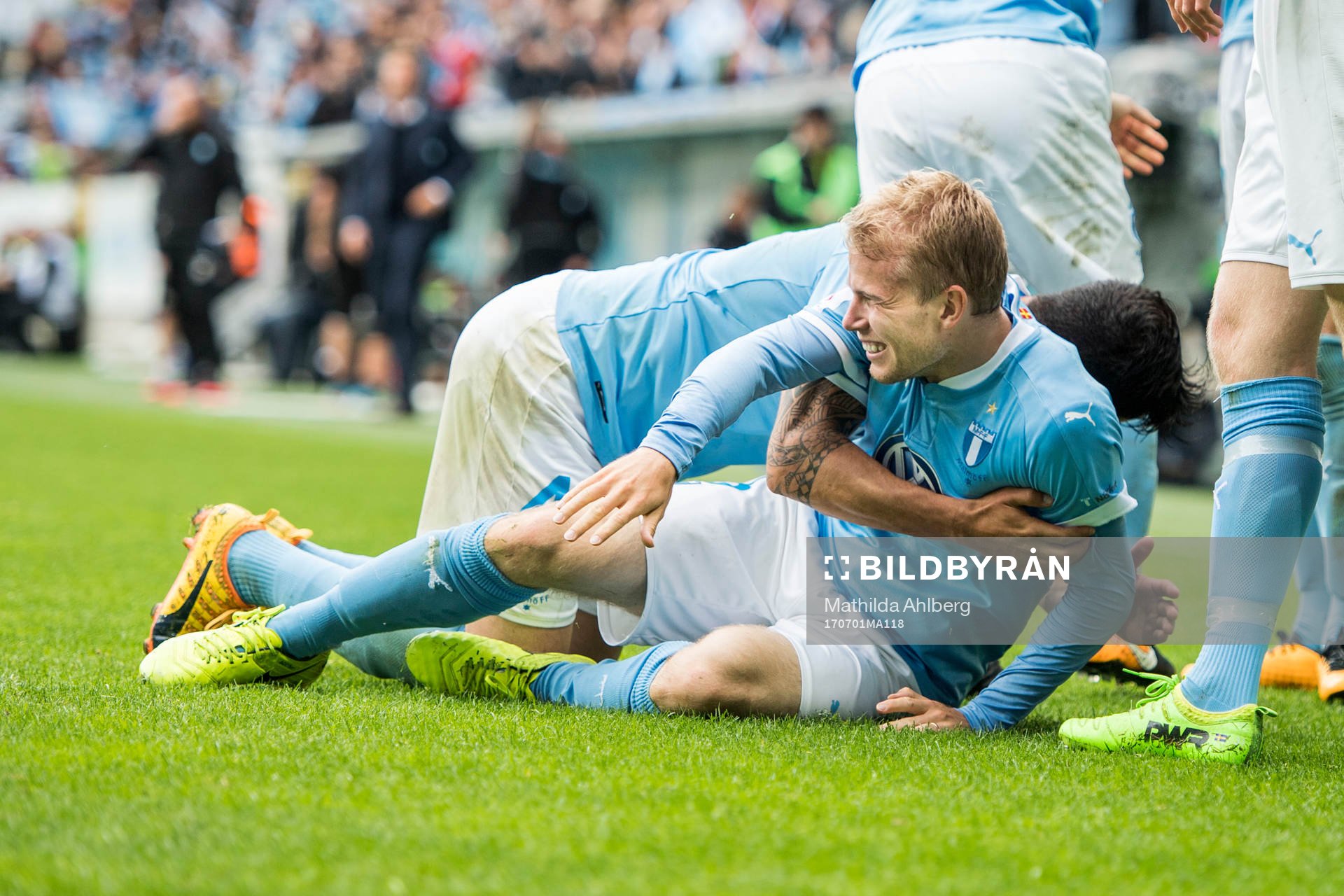 Malmö FFs Oscar Lewicki jublar med lagkamrater