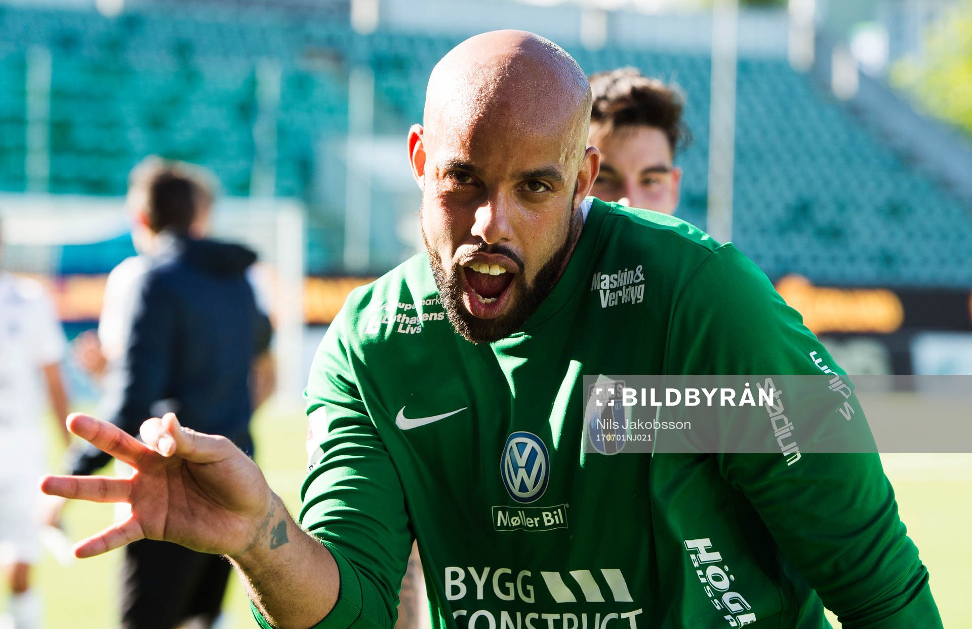 Sirius målvakt Joshua Wicks jublar efter fotbollsmatchen i Allsvenskan mellan GIF Sundsvall och Sirius den 1 juli 2017 i Sundsvall.