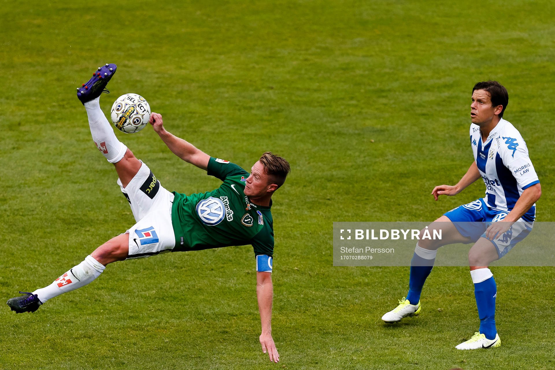 Jönköpings Tommy Thelin och IFK Göteborgs Mads Albaek