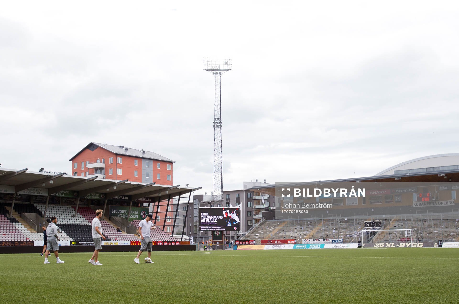Norrköpingsspelare är ute och känner på planen