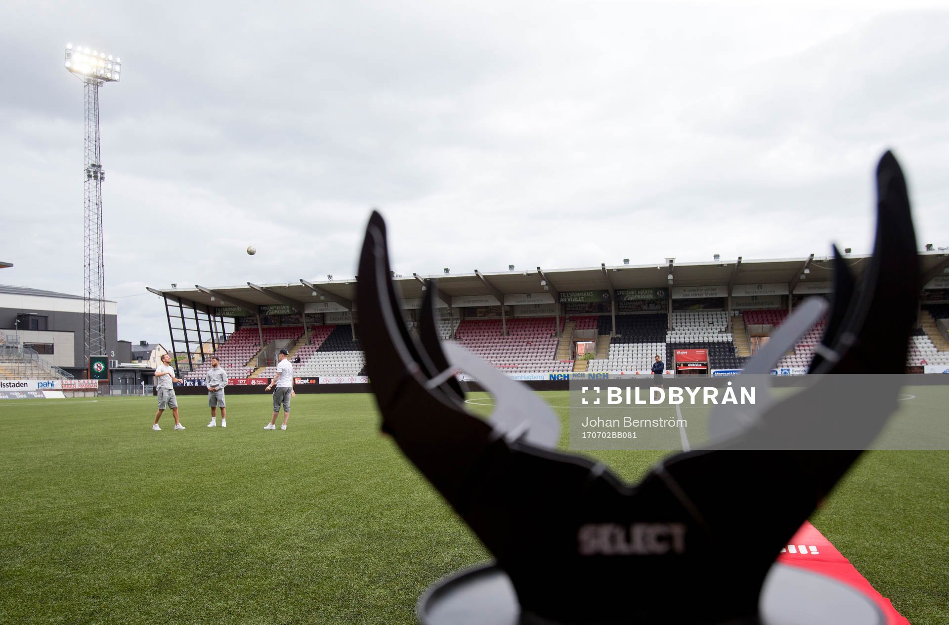 Norrköpingsspelare är ute och känner på planen