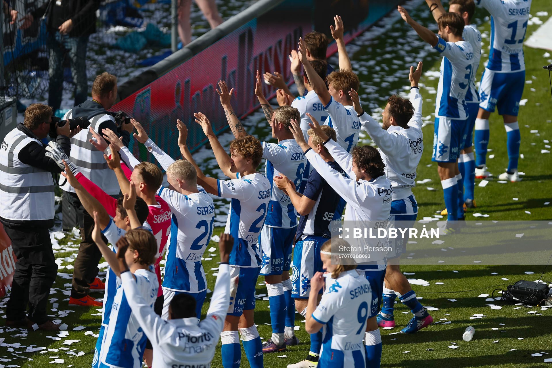 IFK Göteborgs spelare  jublar efter fotbollsmatchen i Allsvenskan mellan Jönköping och IFK Göteborg den 2 juli 2017 i Jönköping. 