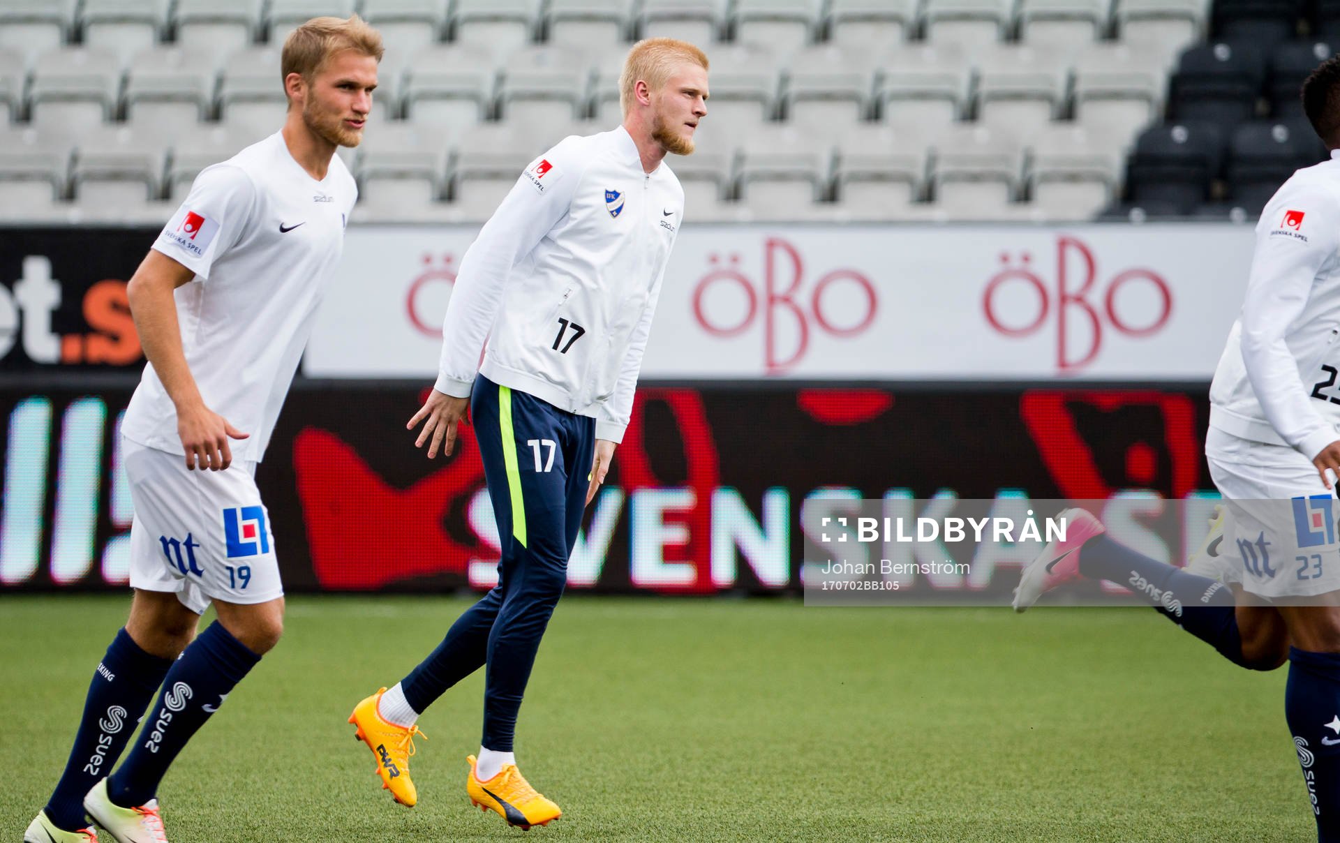 Norrköpings Karl Holmberg värmer upp