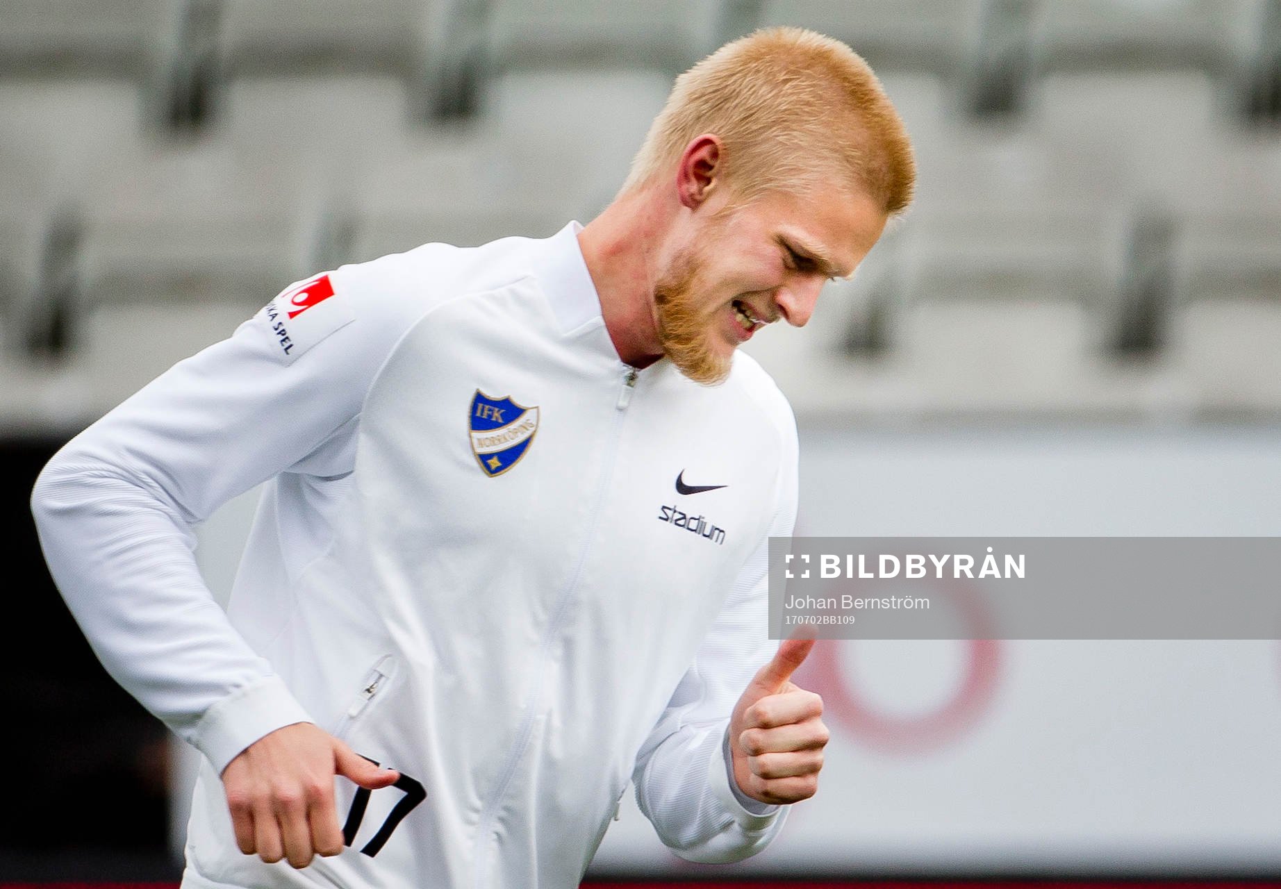 Norrköpings Karl Holmberg värmer upp